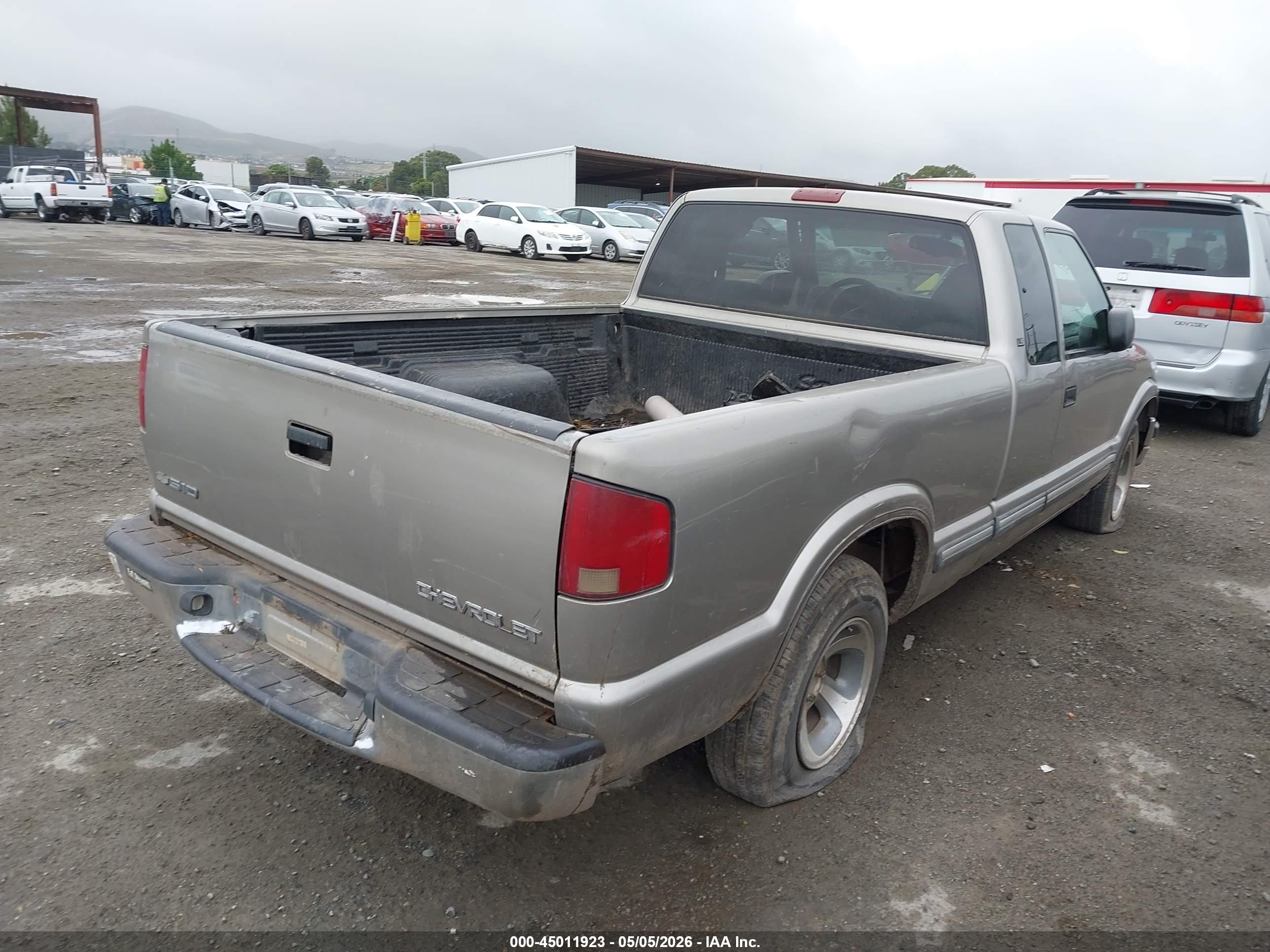 CHEVROLET S-10 image 4