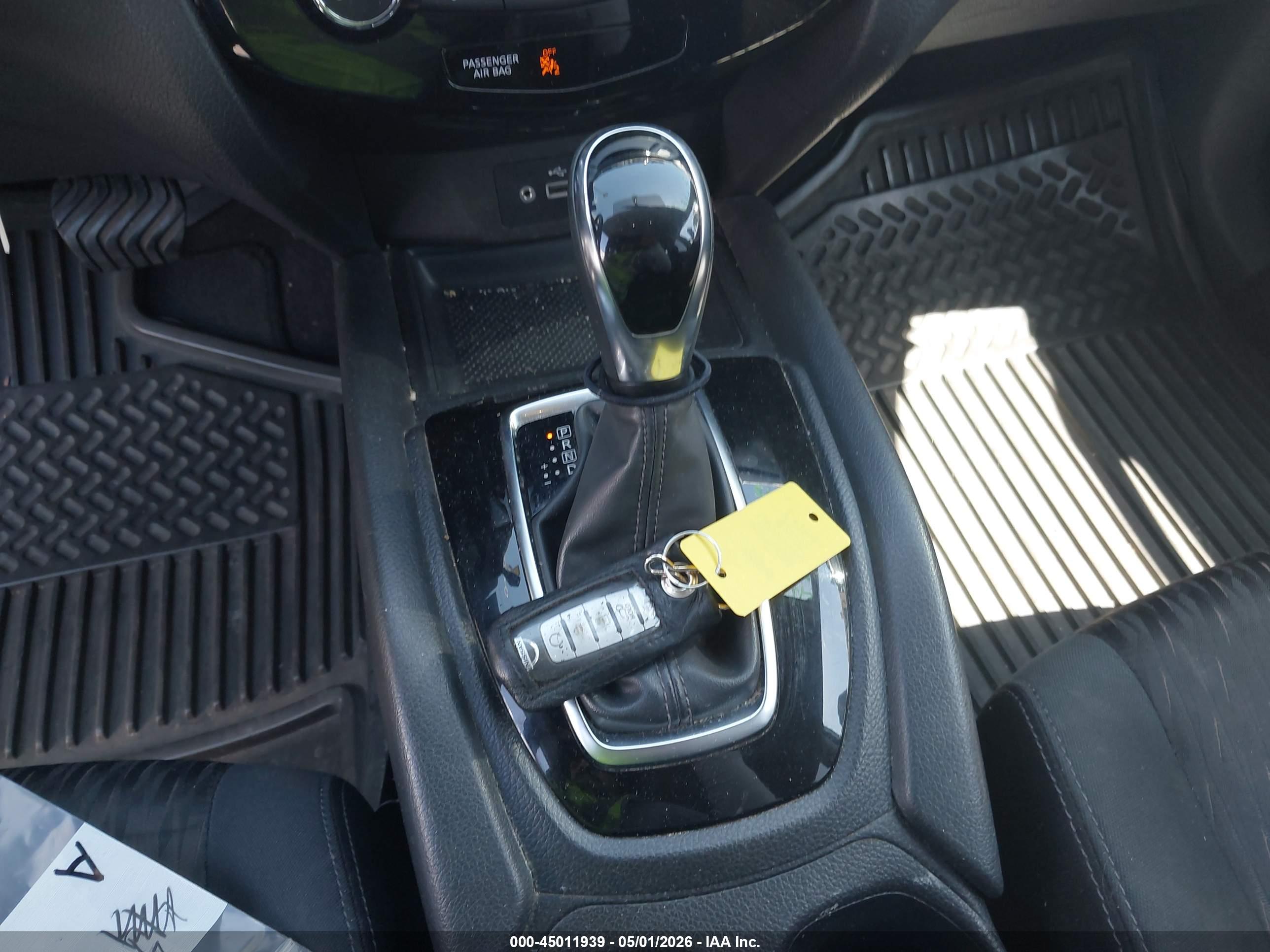 NISSAN ROGUE image 11