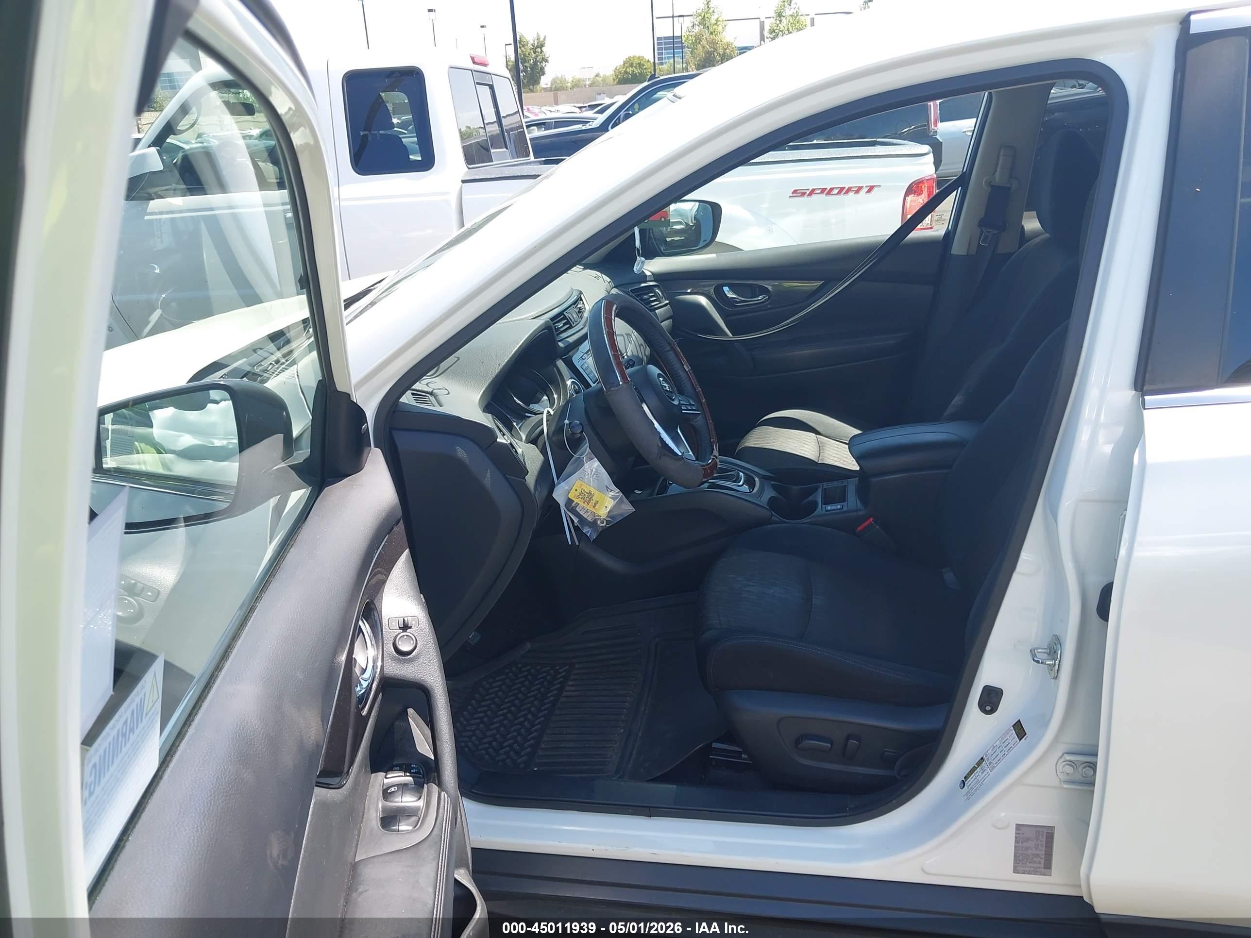NISSAN ROGUE image 5