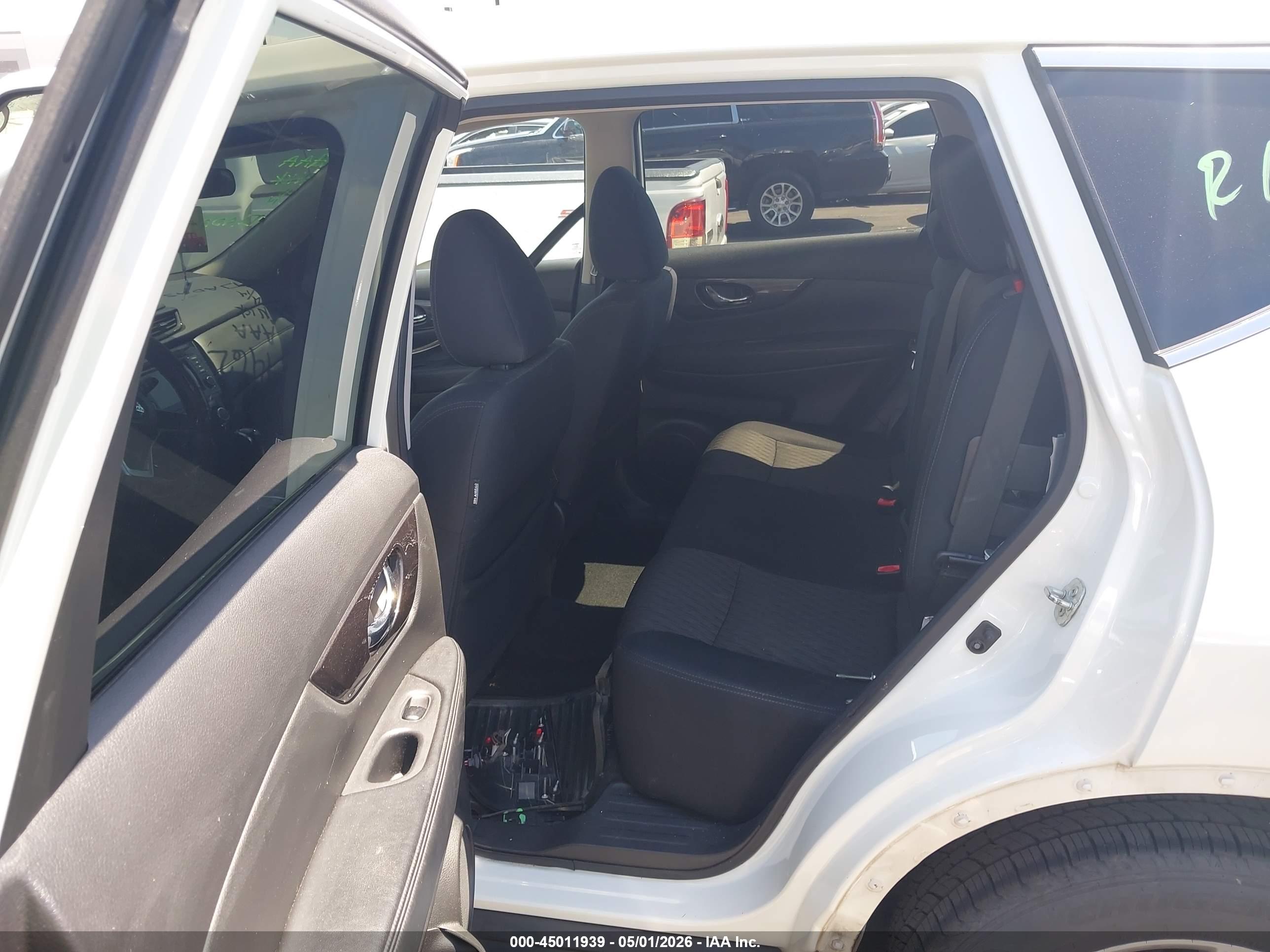 NISSAN ROGUE image 8