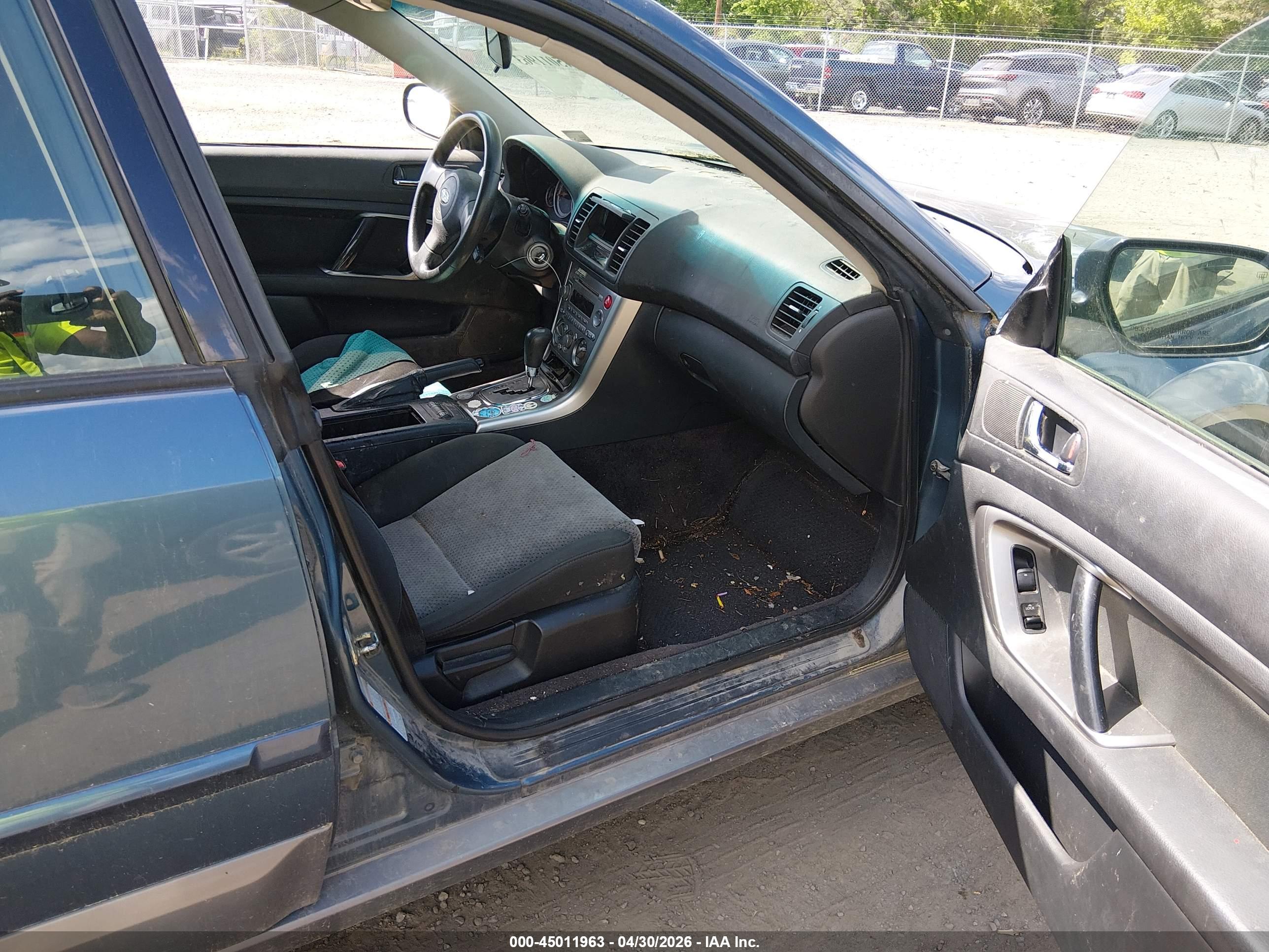 SUBARU OUTBACK image 5