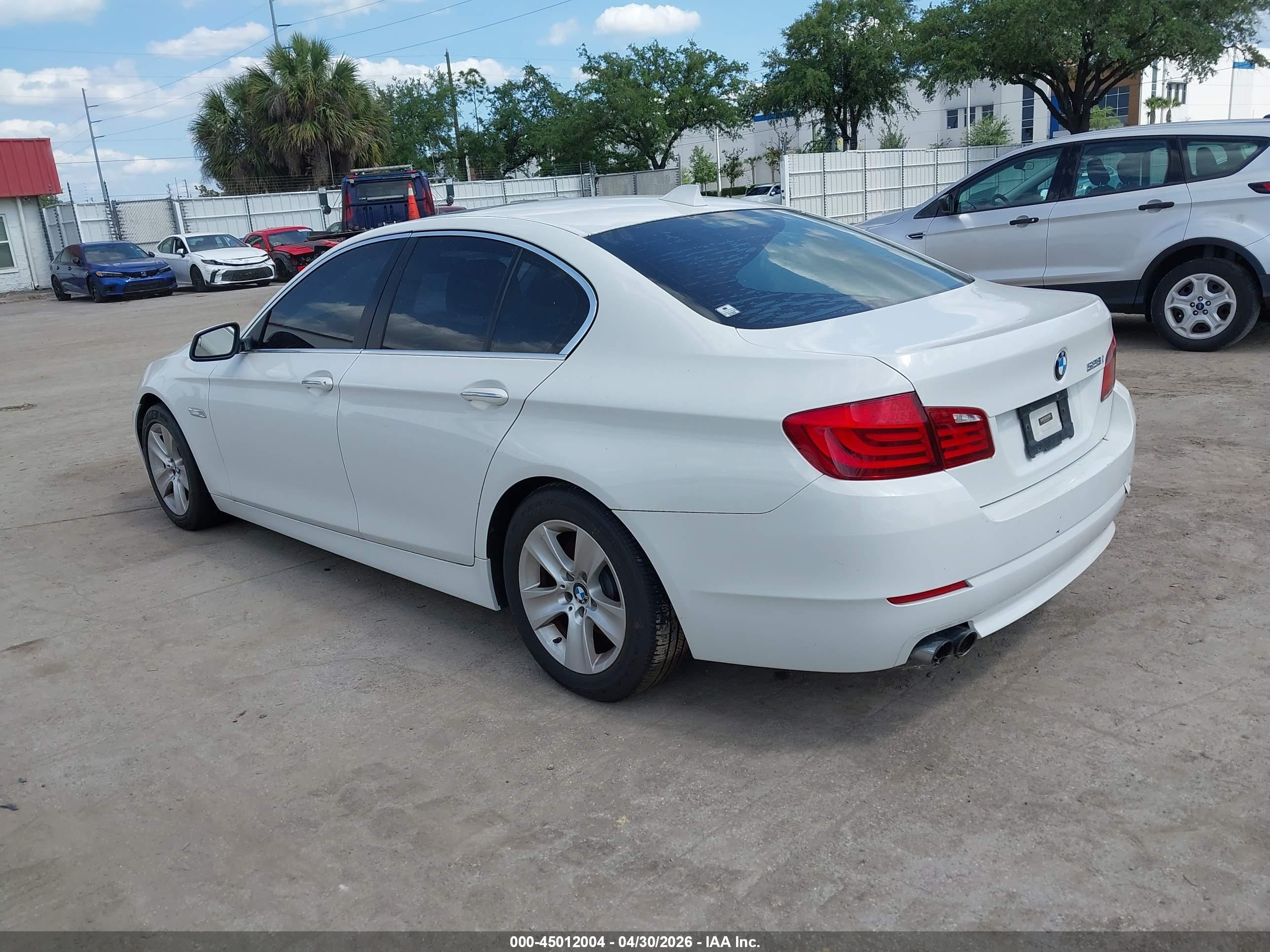 BMW 528I image 3