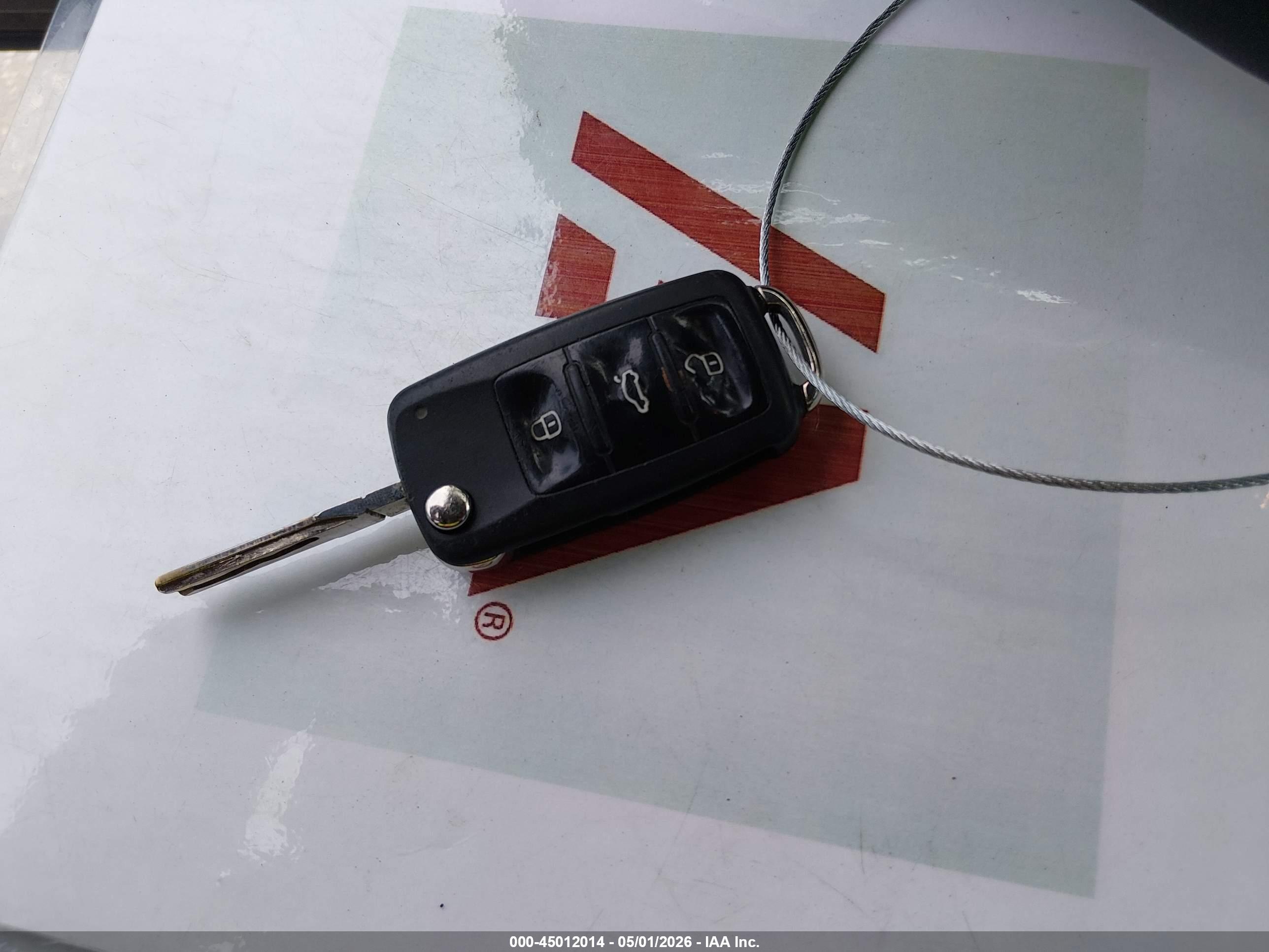 VOLKSWAGEN BEETLE image 11