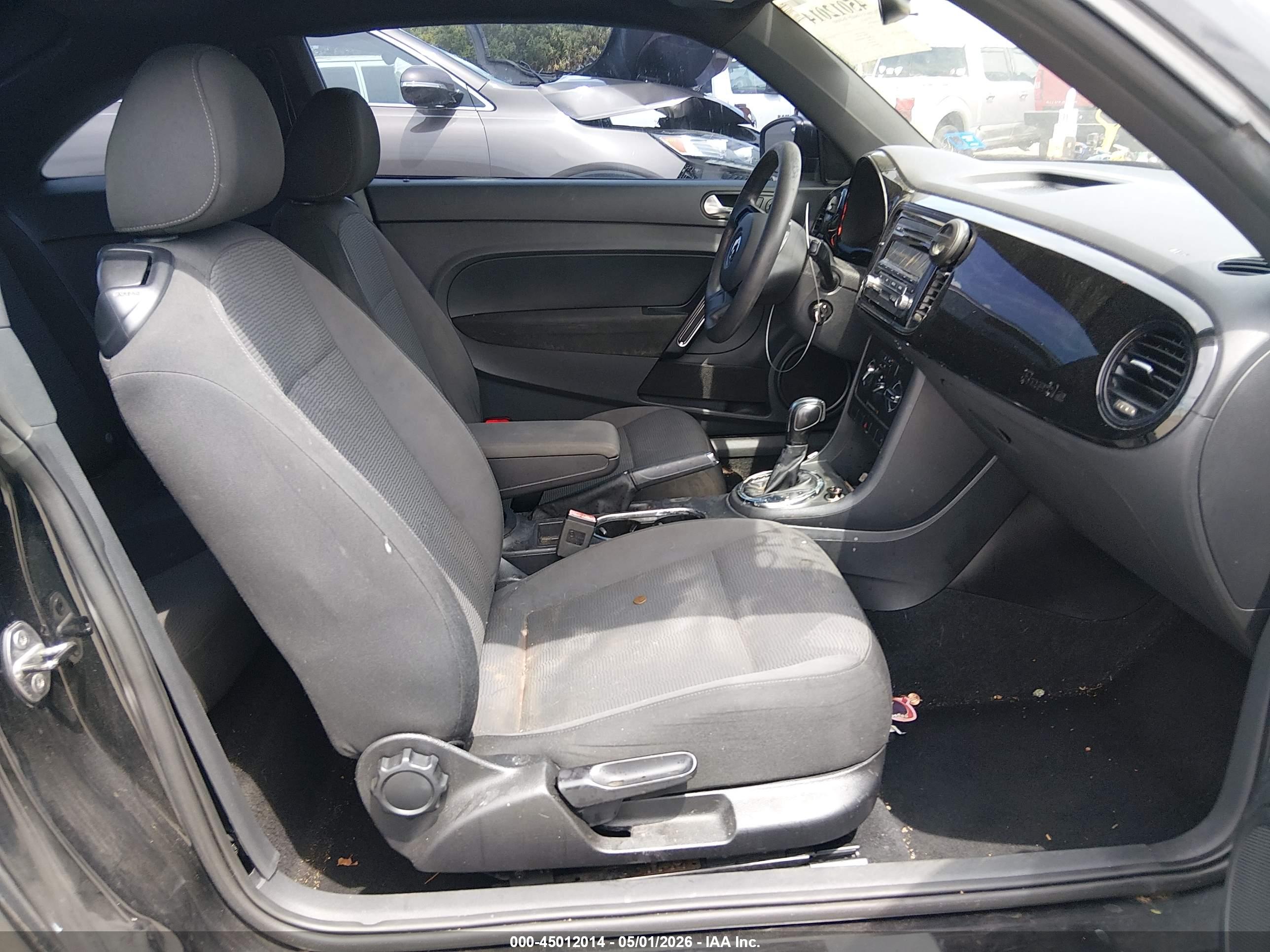 VOLKSWAGEN BEETLE image 5