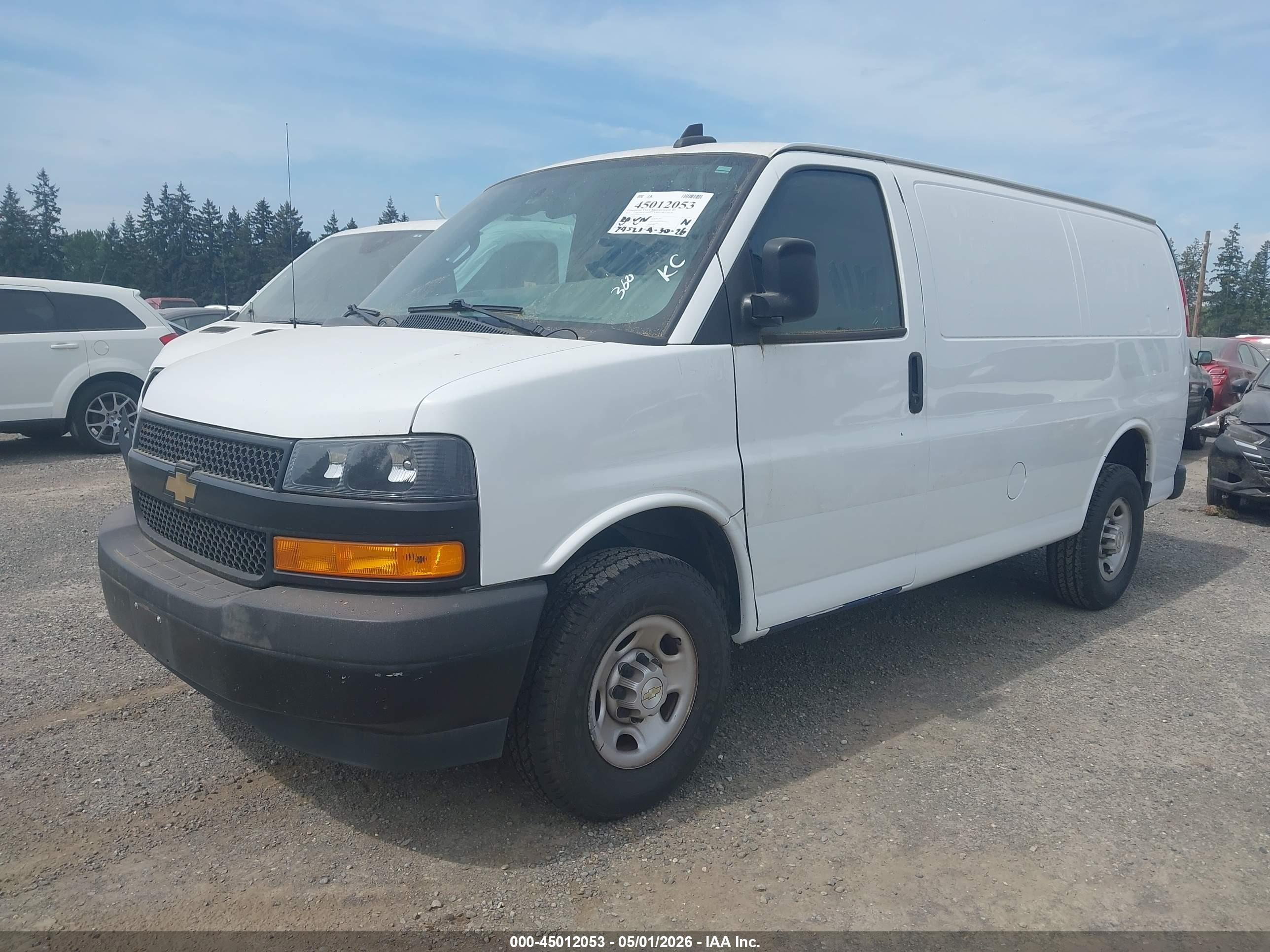 CHEVROLET EXPRESS image 2