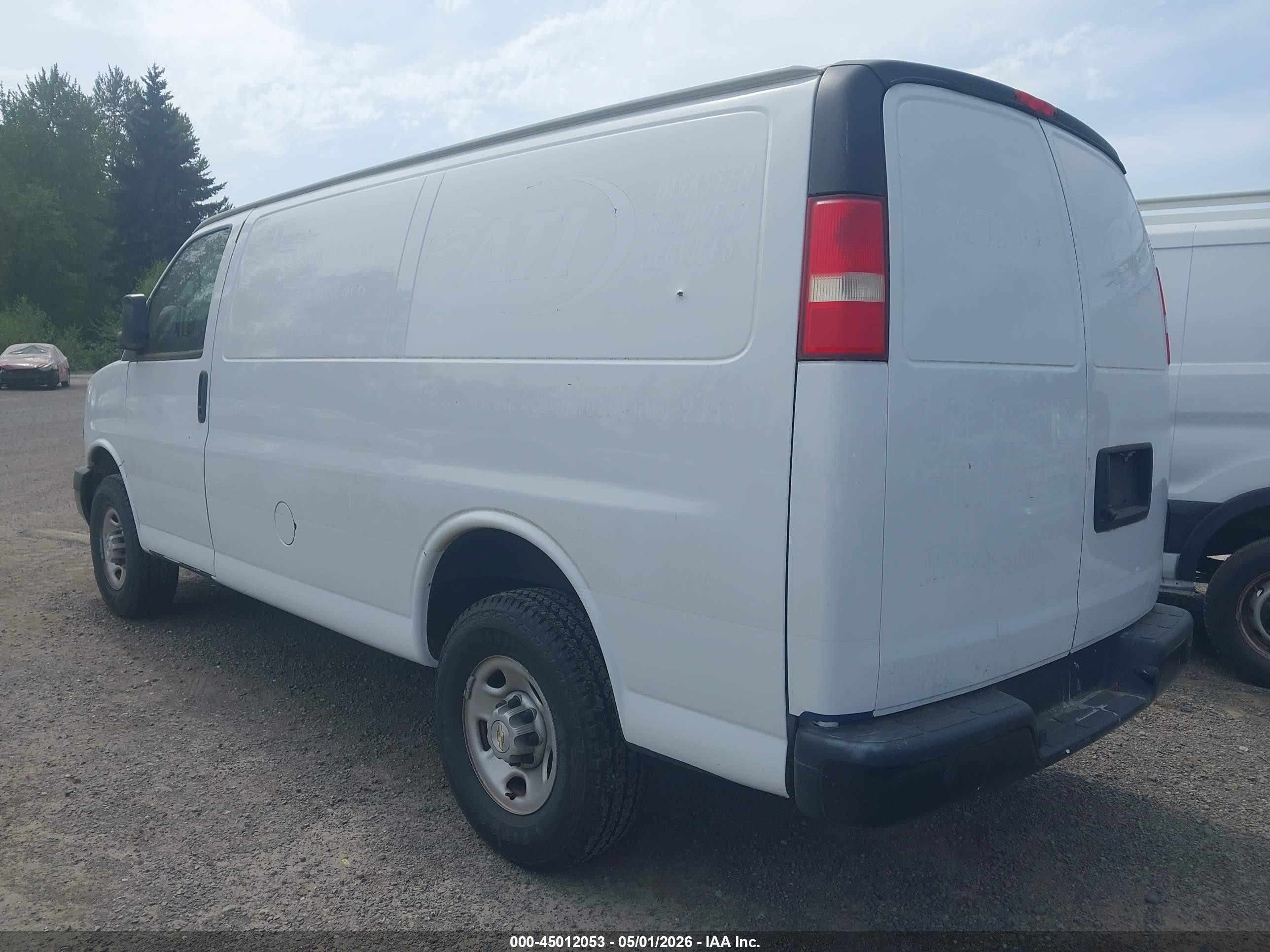 CHEVROLET EXPRESS image 3