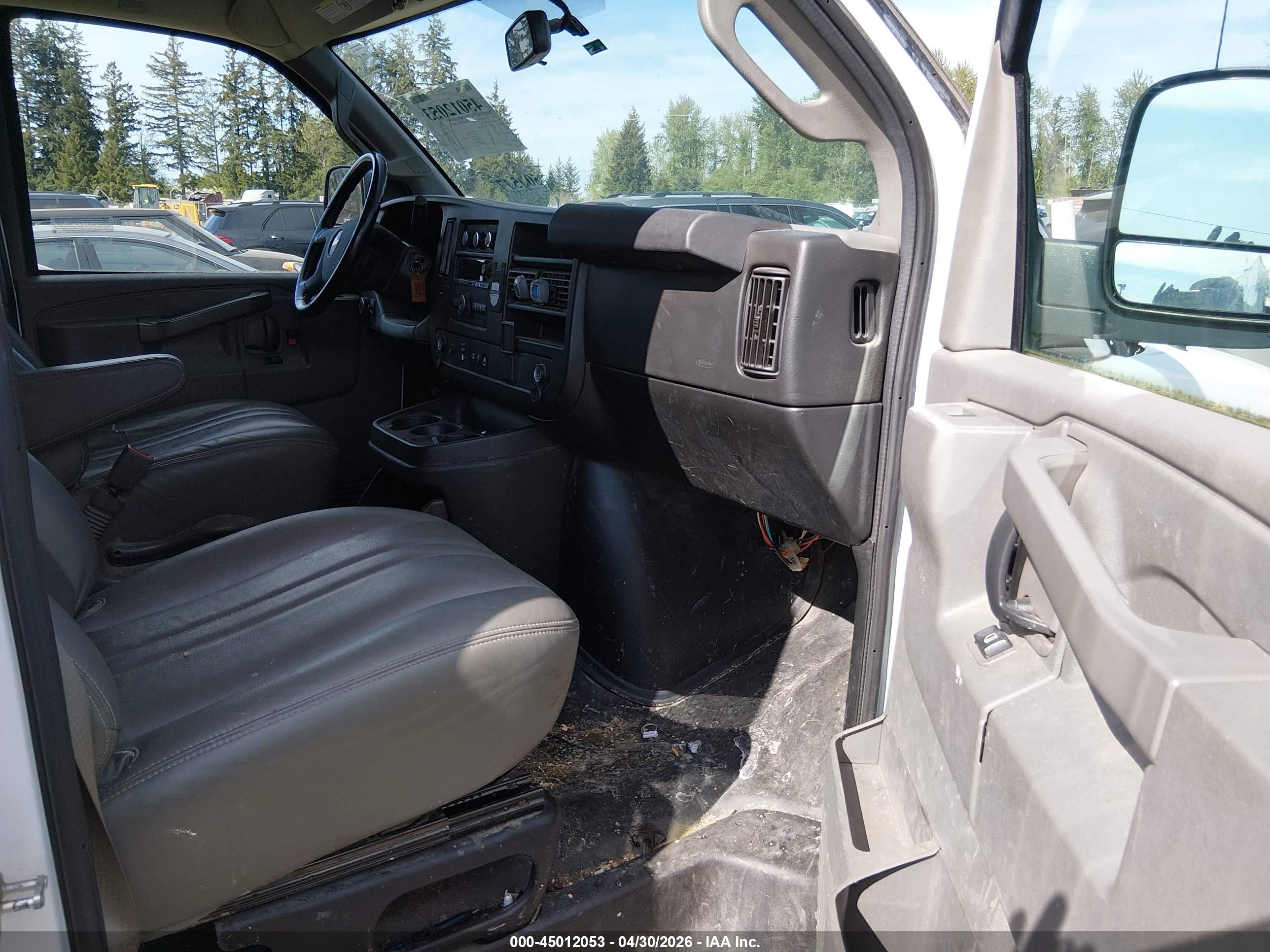 CHEVROLET EXPRESS image 5