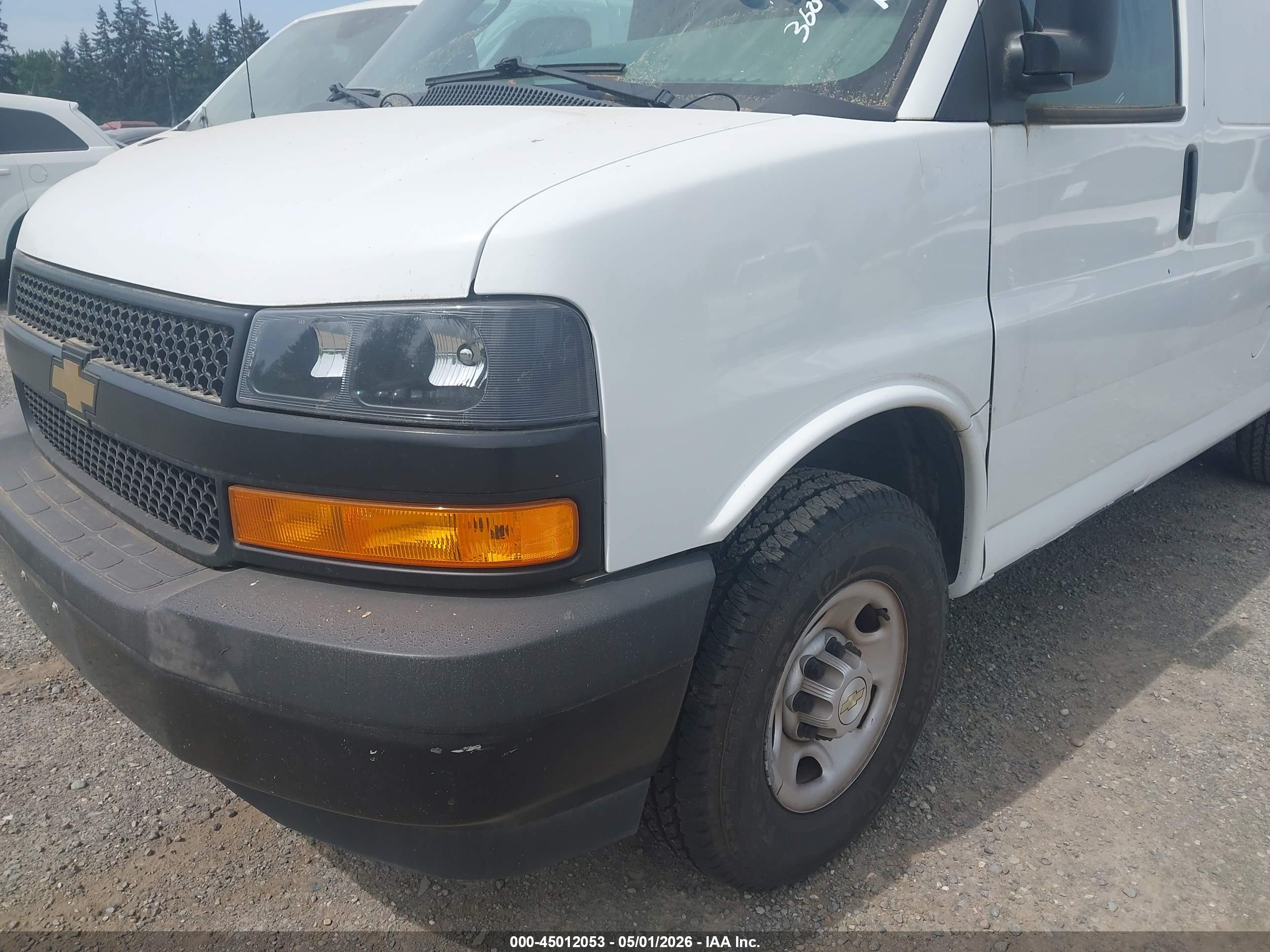 CHEVROLET EXPRESS image 6