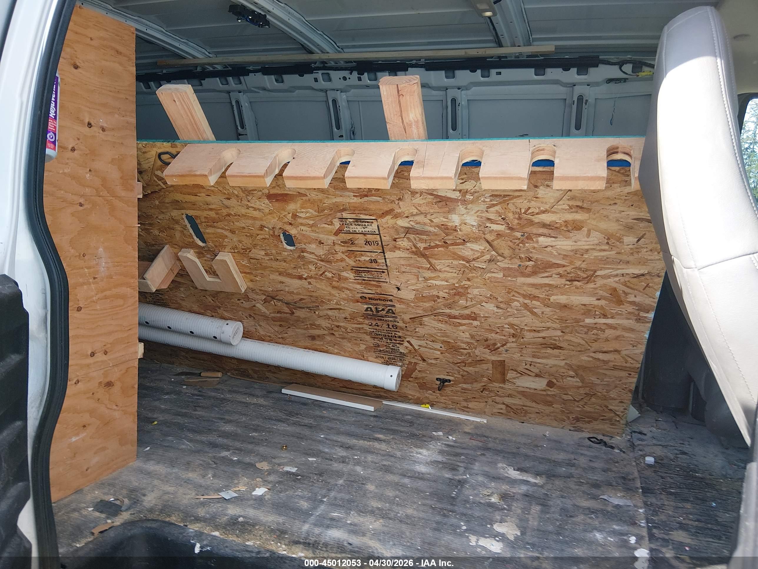 CHEVROLET EXPRESS image 8