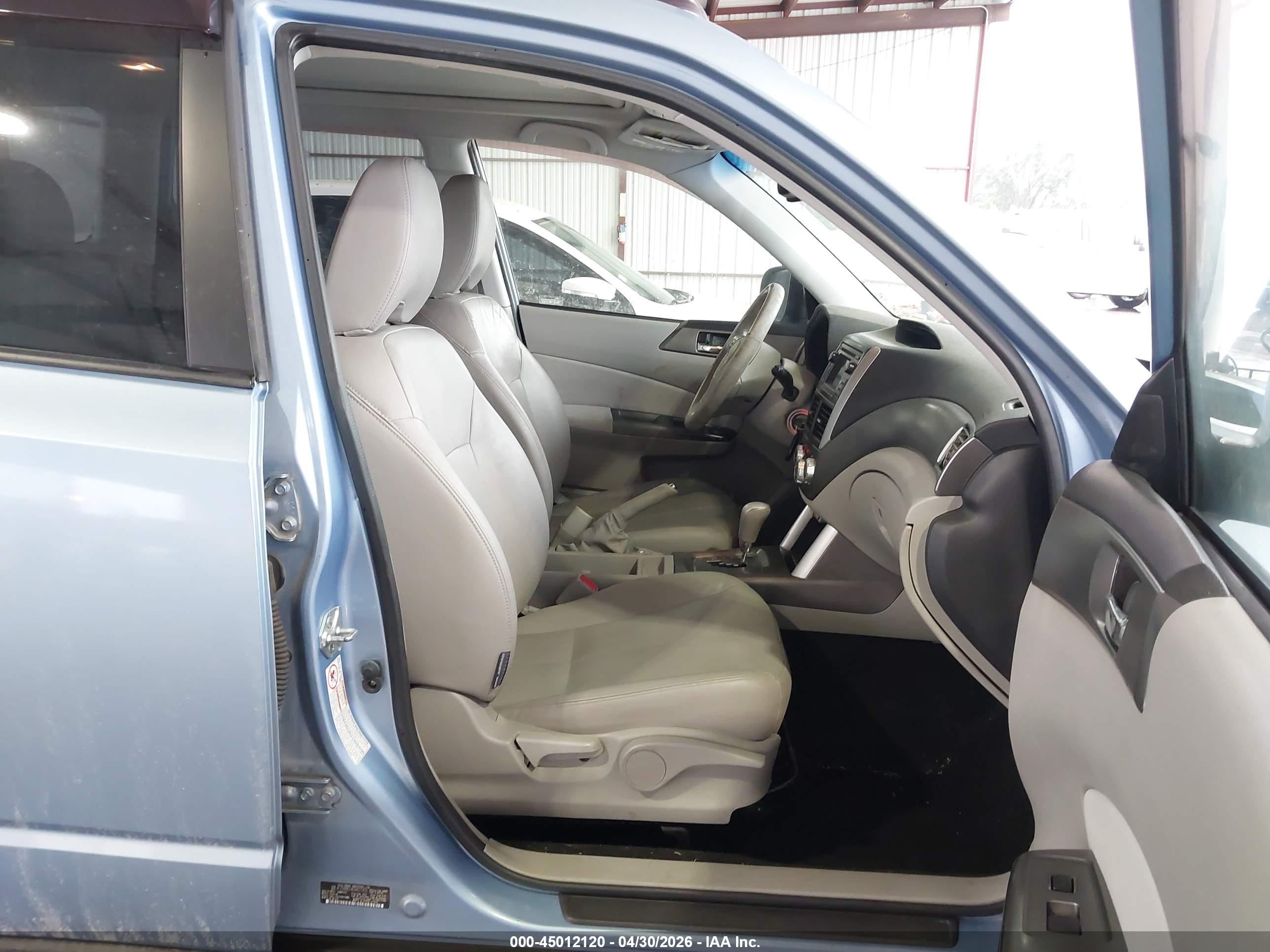 SUBARU FORESTER image 5