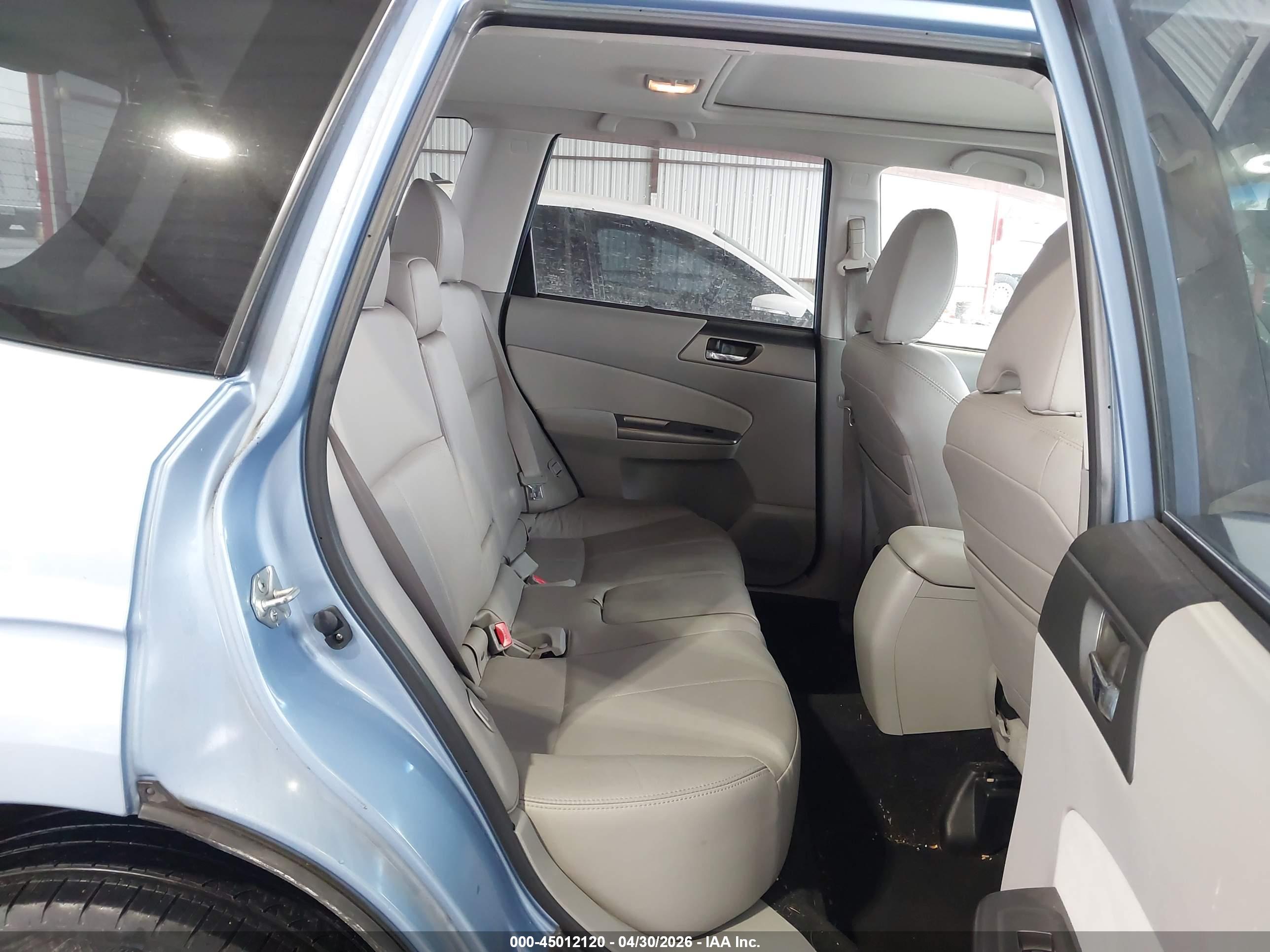 SUBARU FORESTER image 8
