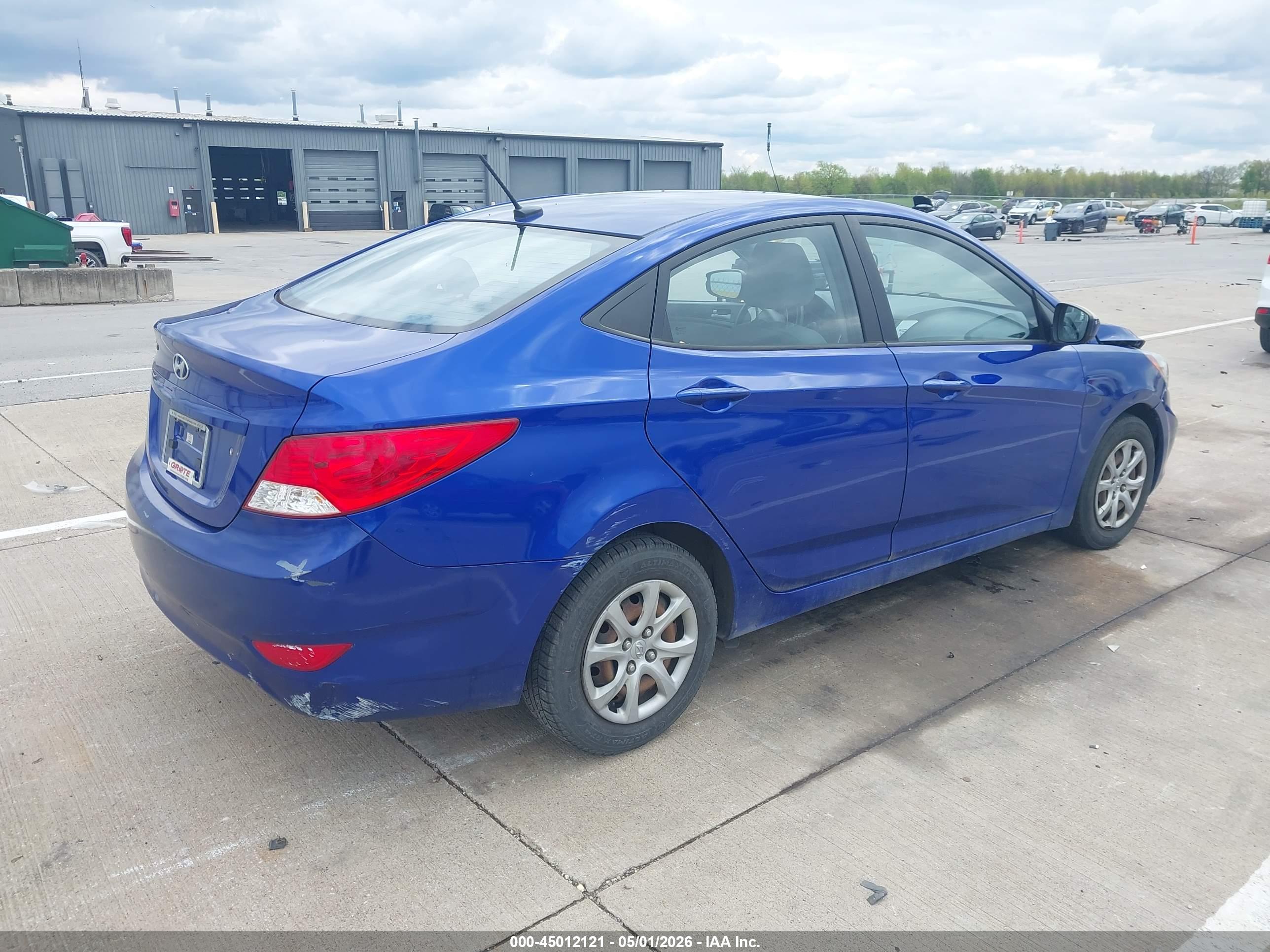 HYUNDAI ACCENT image 4