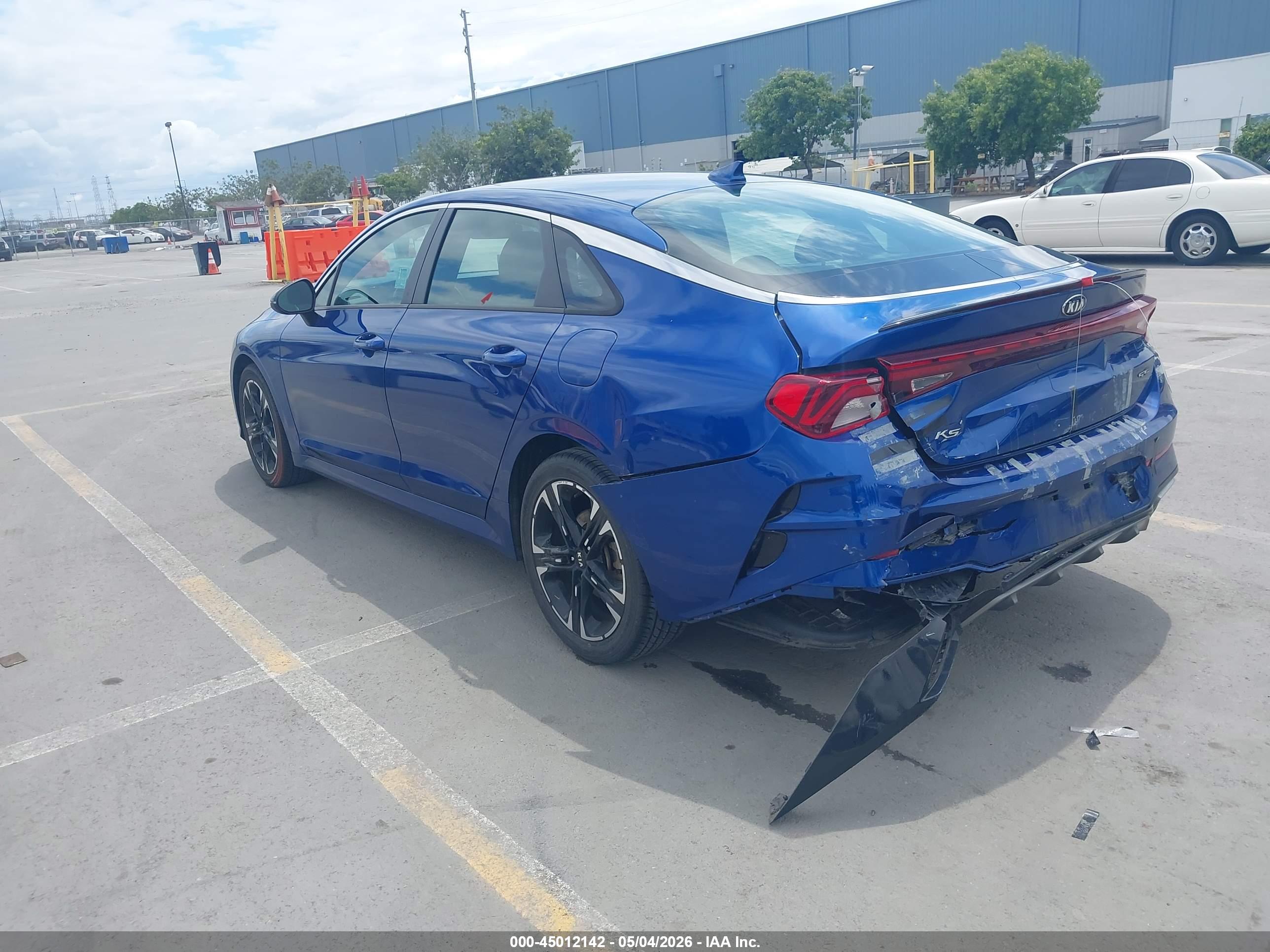 KIA K5 image 3