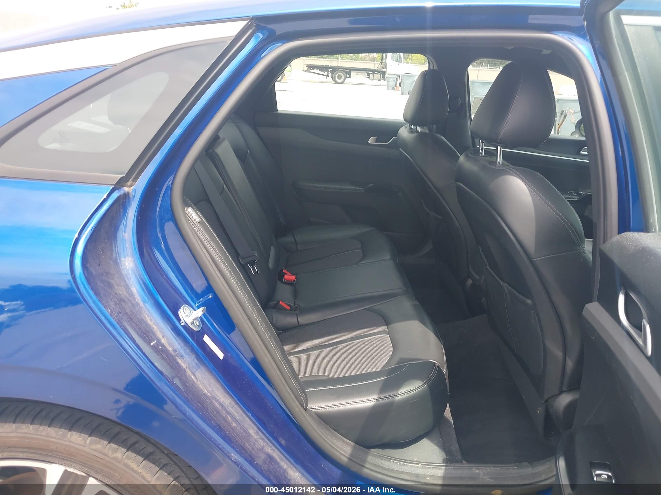 KIA K5 image 8