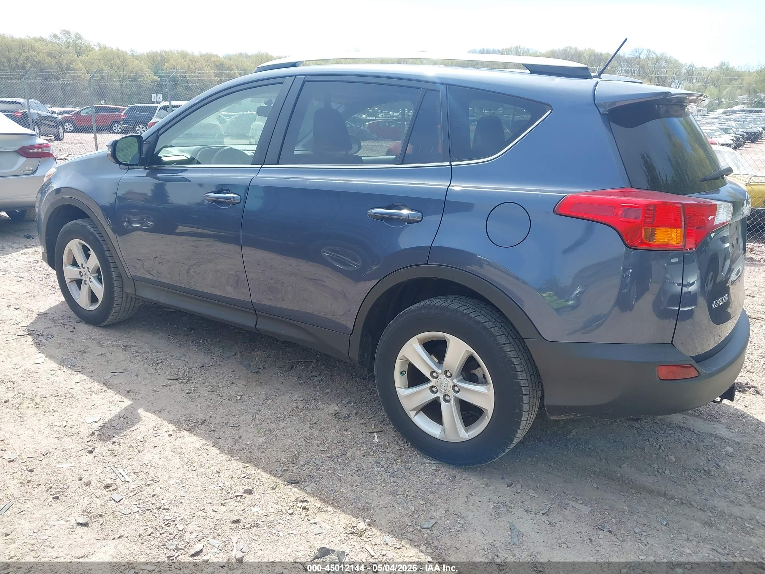 TOYOTA RAV4 image 3
