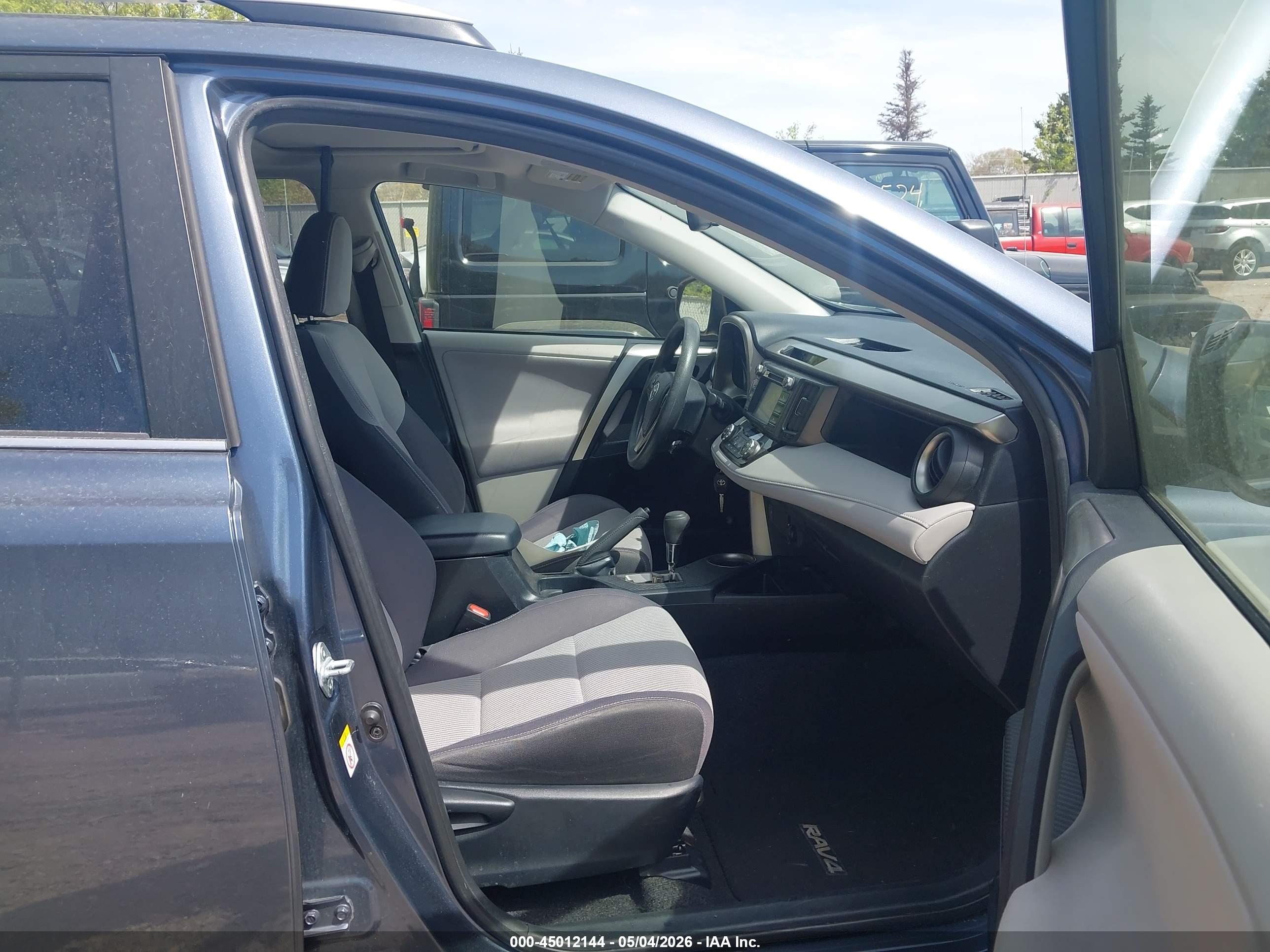 TOYOTA RAV4 image 5