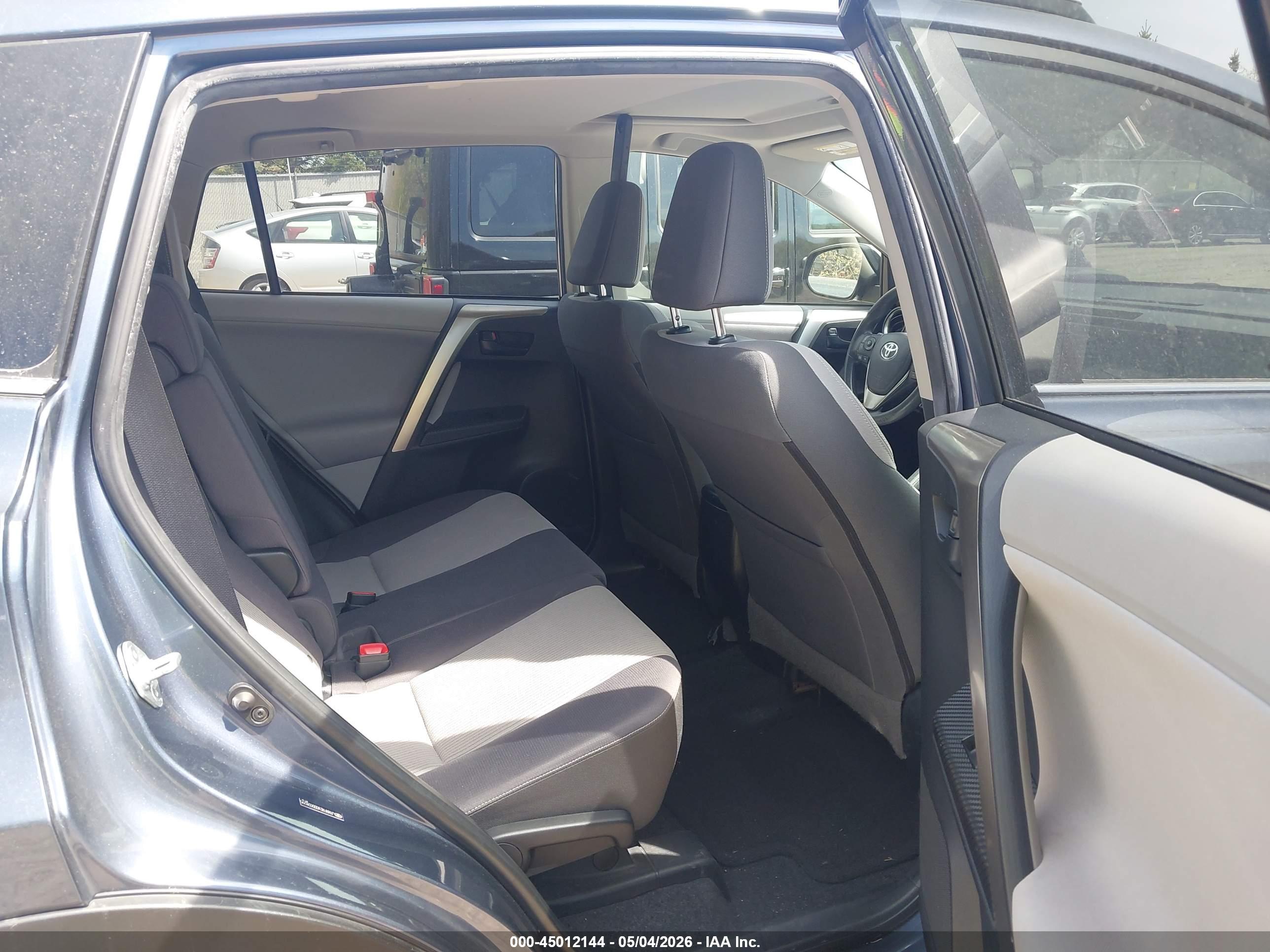TOYOTA RAV4 image 8