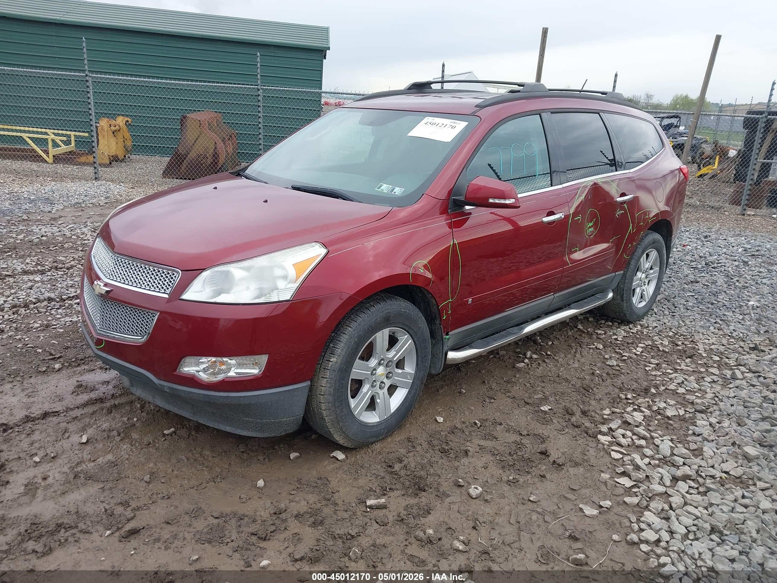 CHEVROLET TRAVERSE image 2
