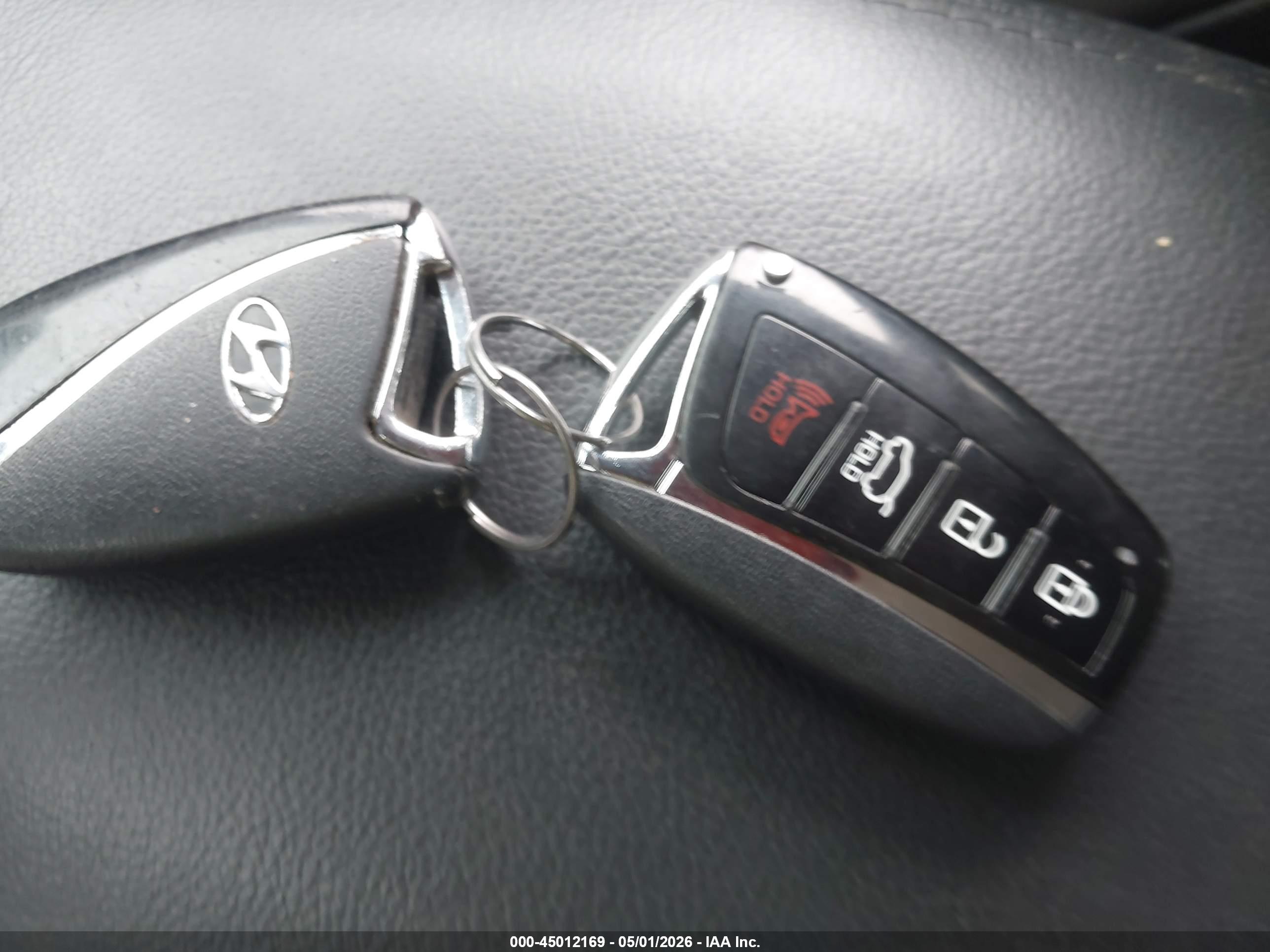 HYUNDAI SANTA image 11