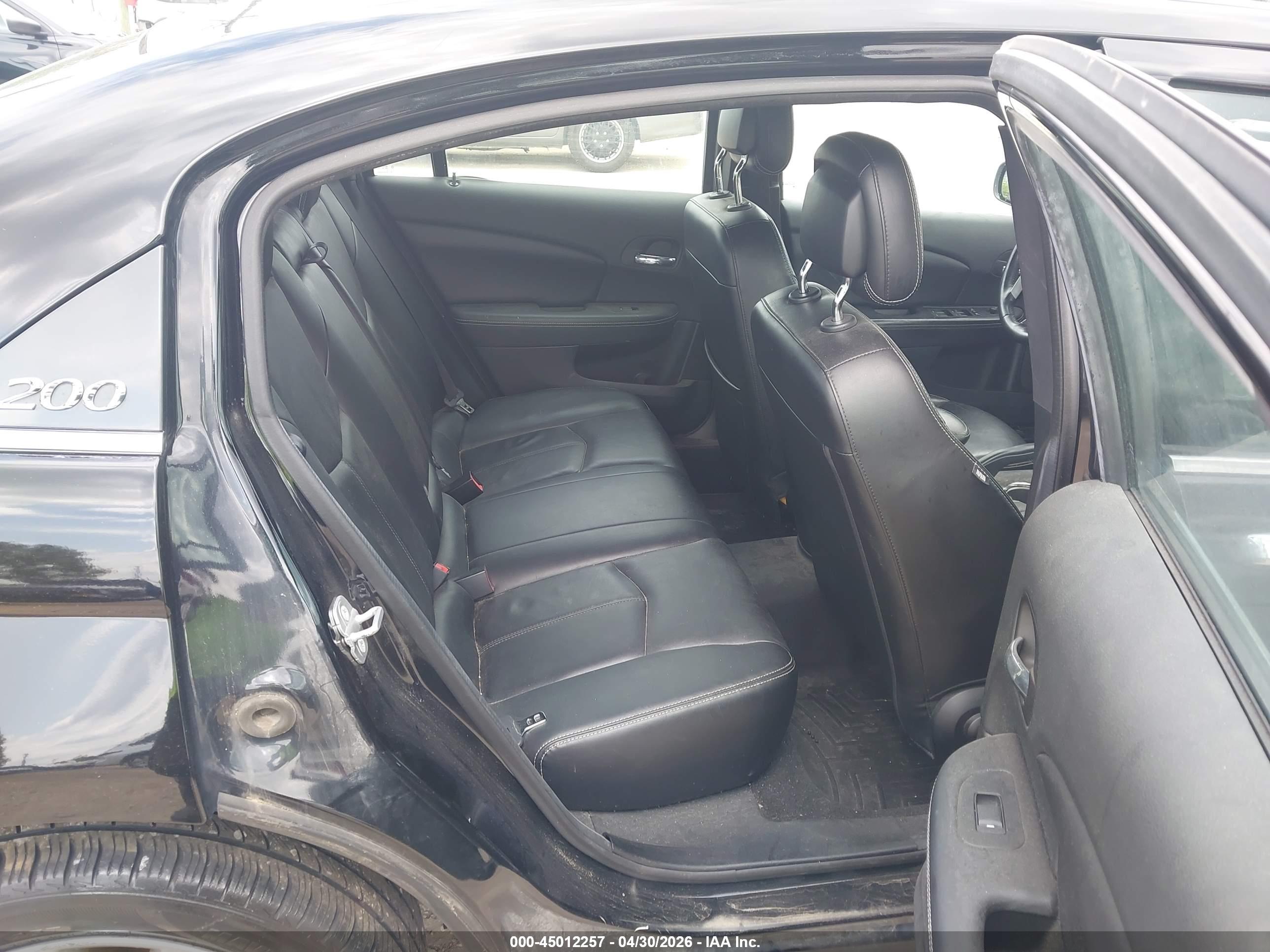 CHRYSLER 200 image 8