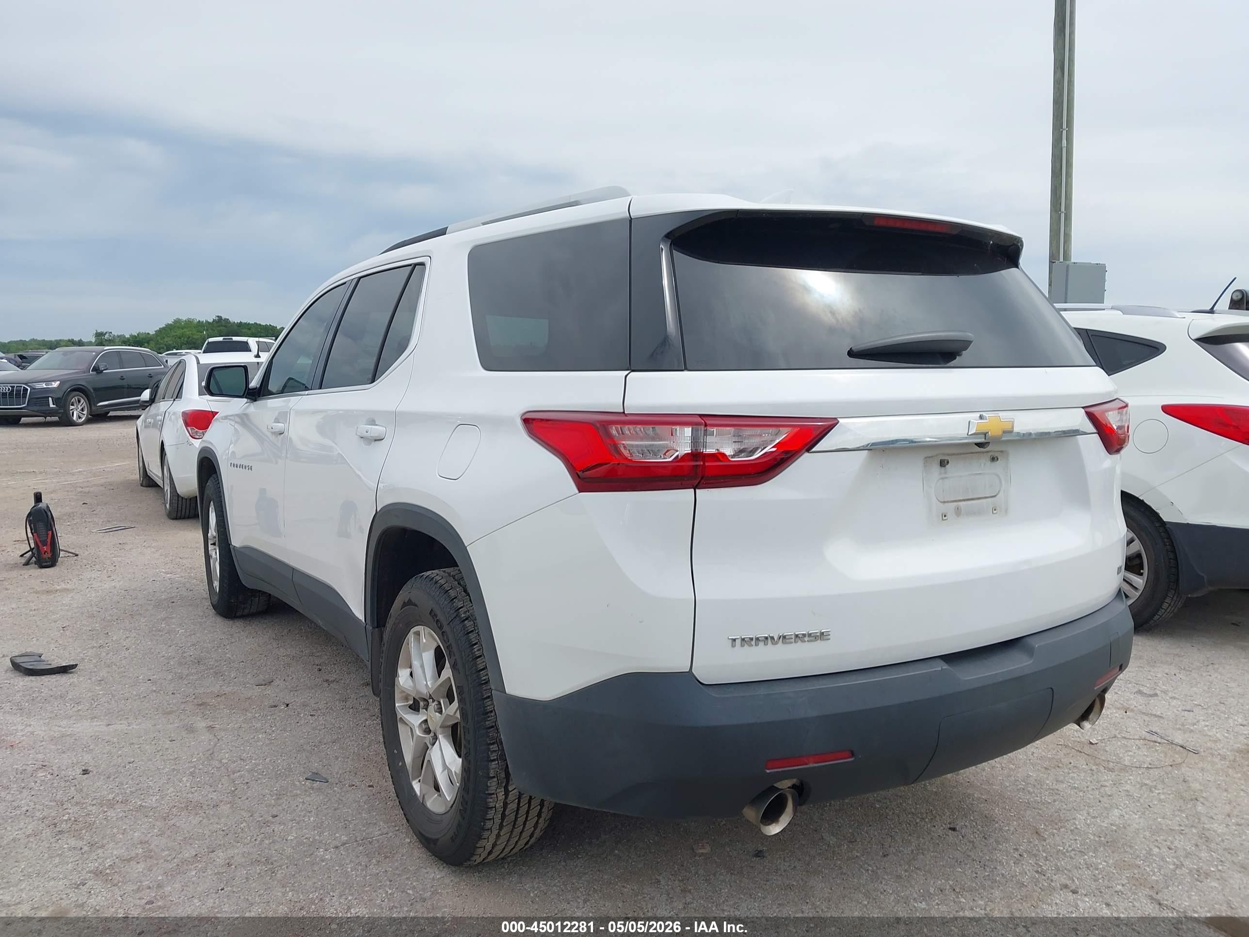 CHEVROLET TRAVERSE image 3