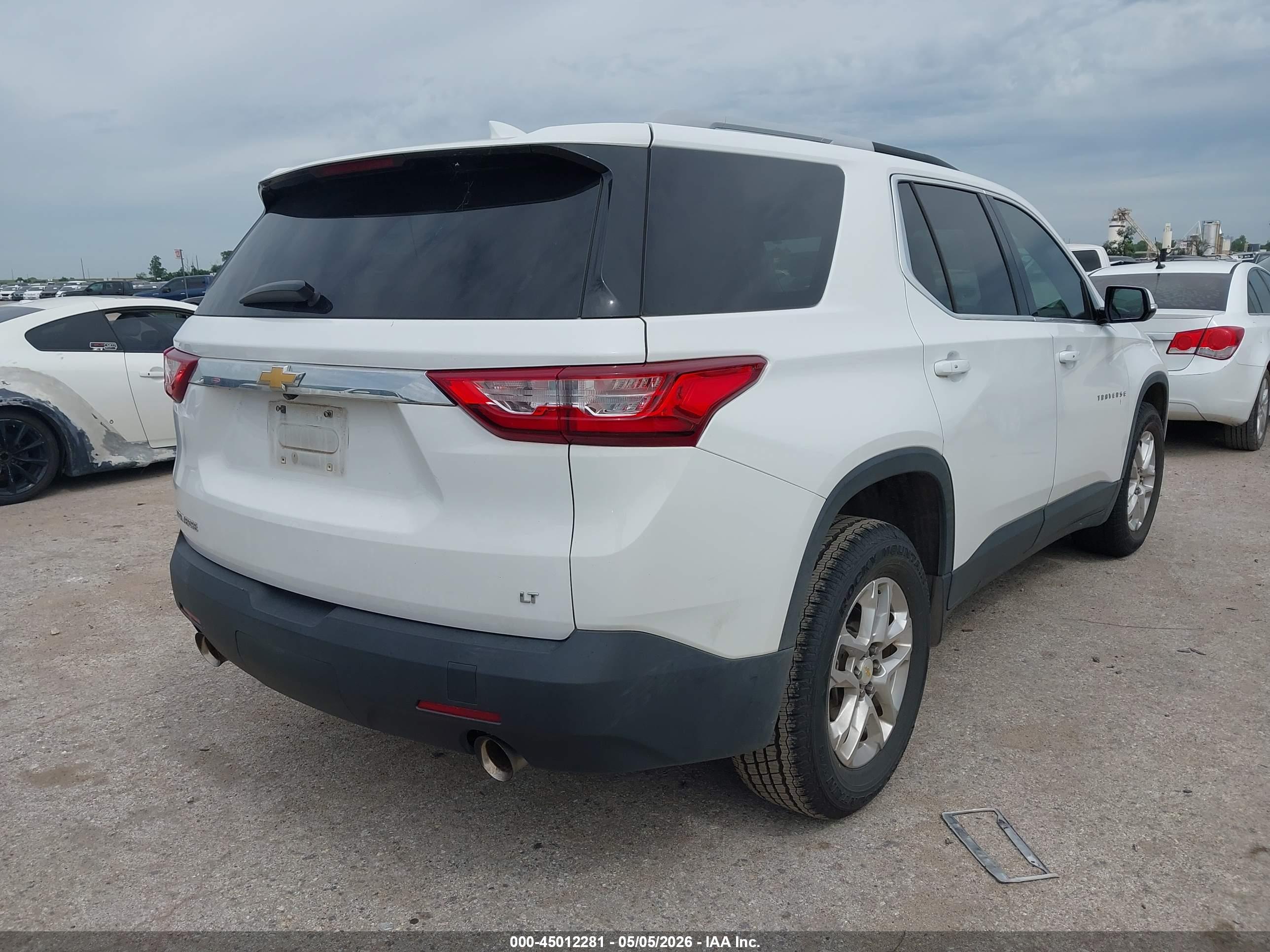 CHEVROLET TRAVERSE image 4