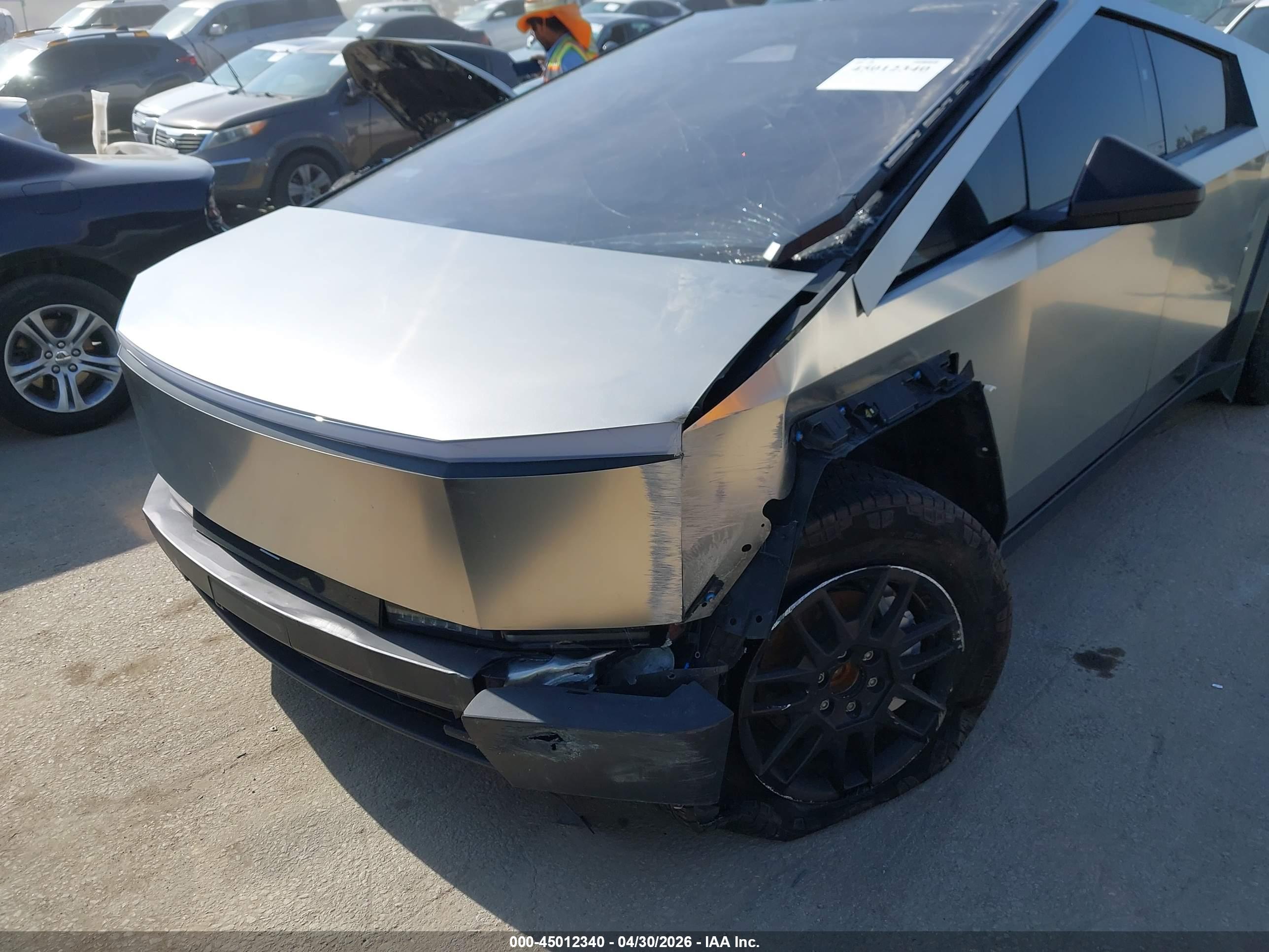 TESLA CYBERTRUCK image 6