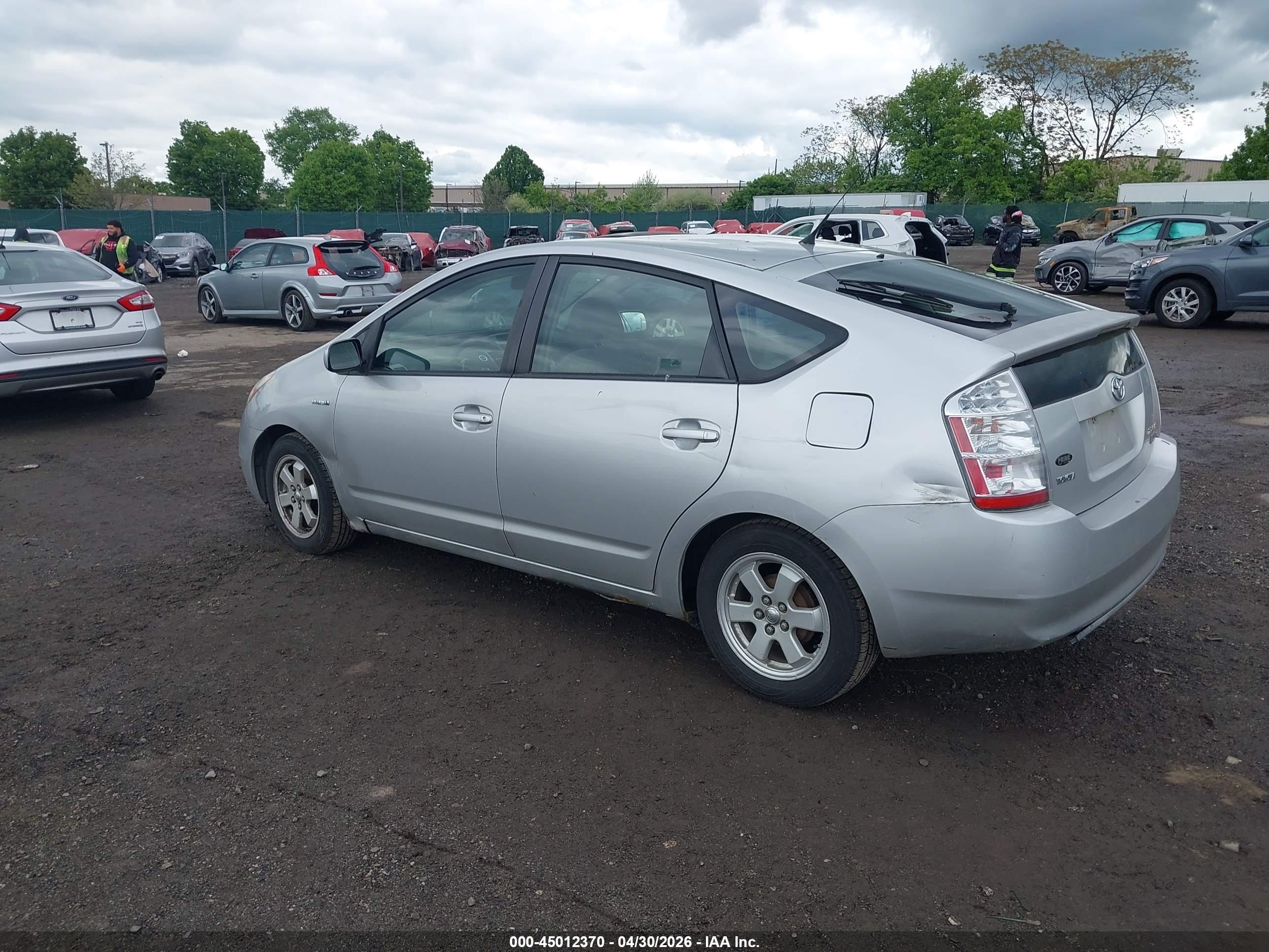 TOYOTA PRIUS image 3