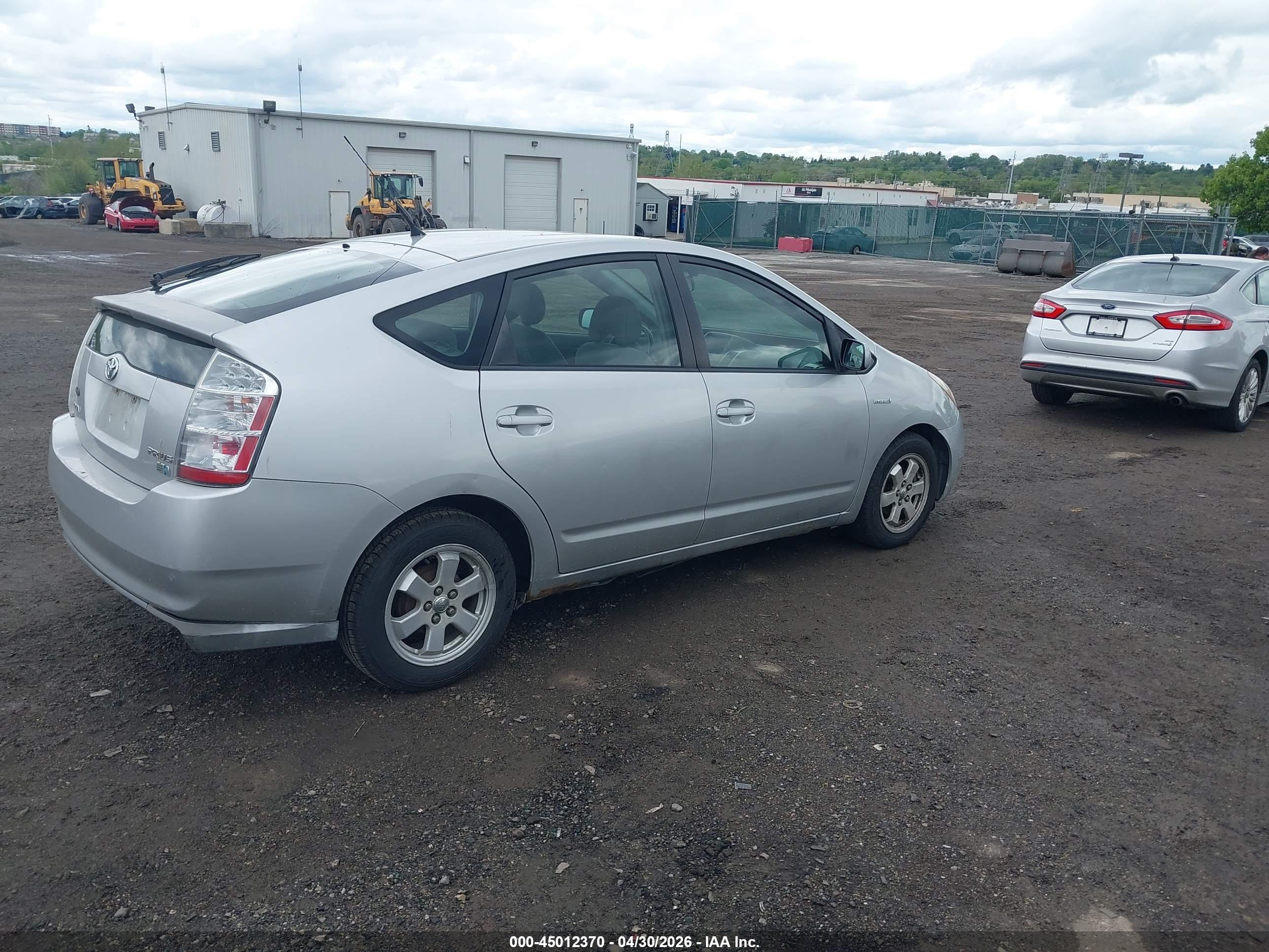 TOYOTA PRIUS image 4