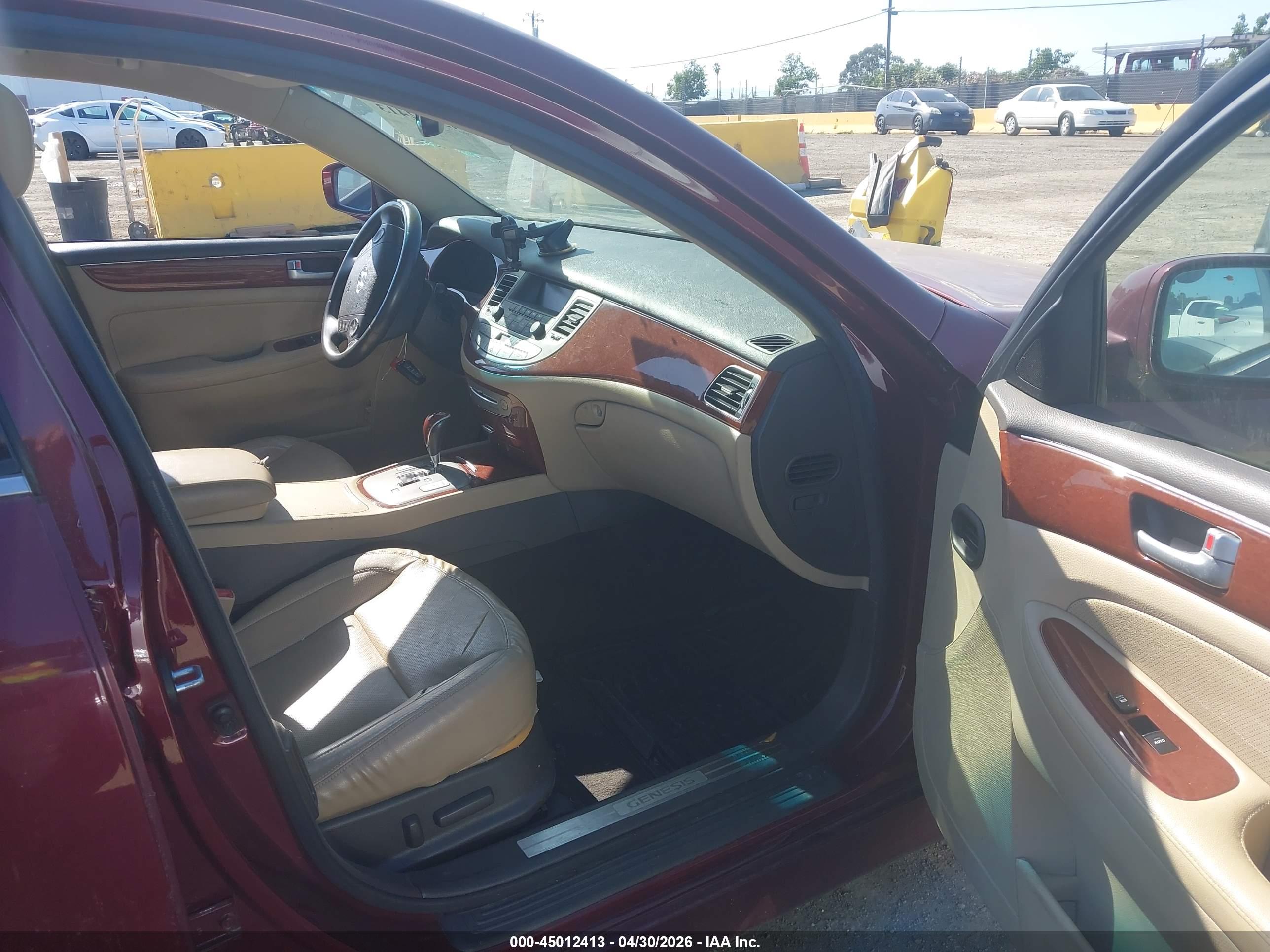 HYUNDAI GENESIS image 5