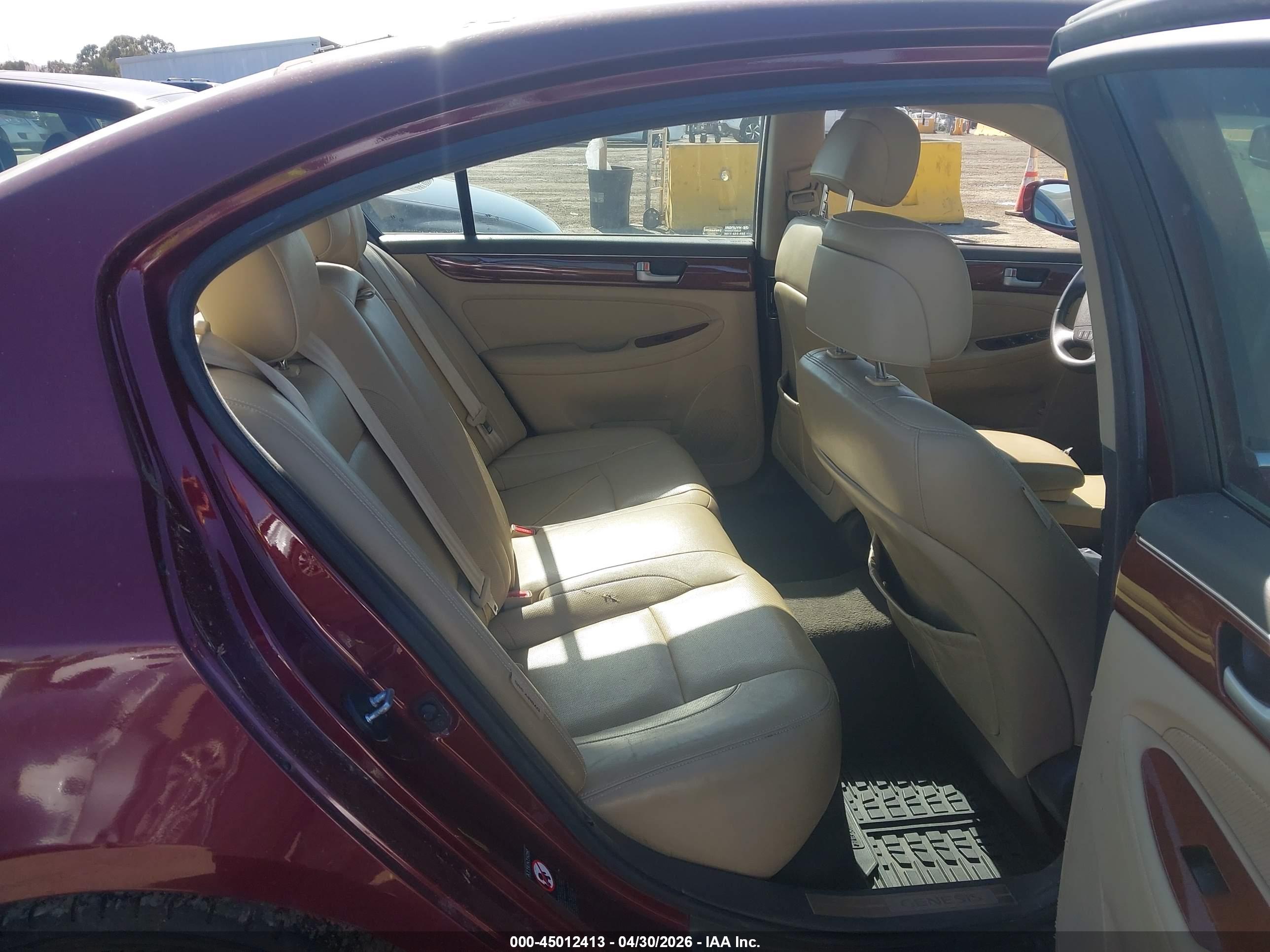 HYUNDAI GENESIS image 8
