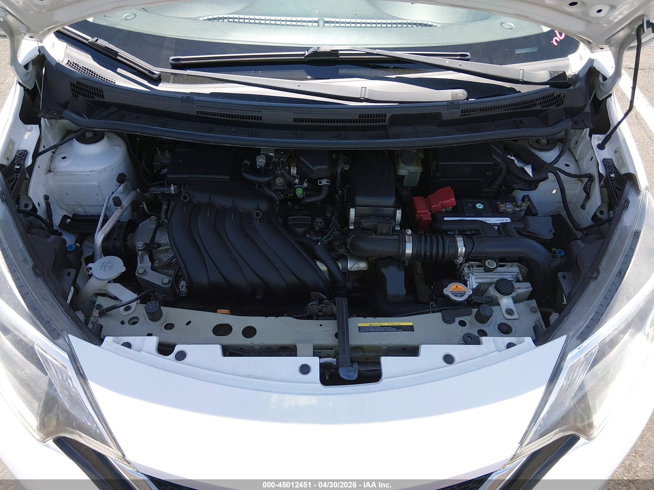 NISSAN VERSA image 10