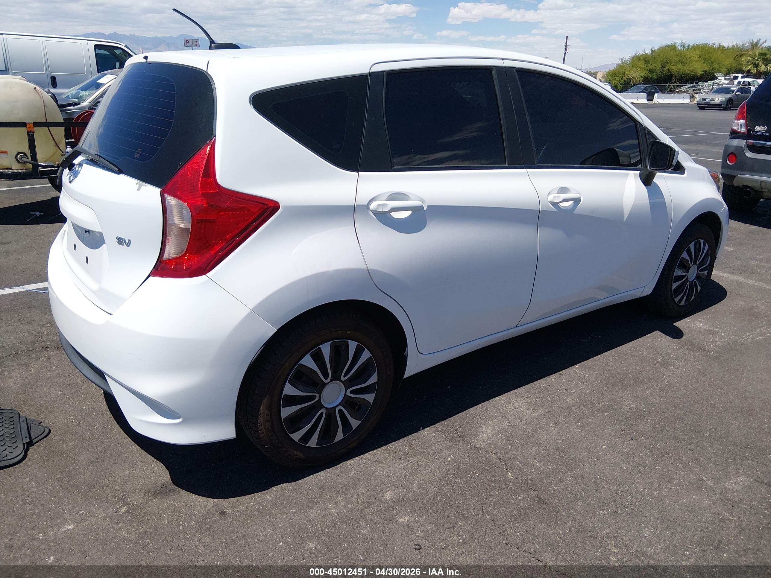 NISSAN VERSA image 4