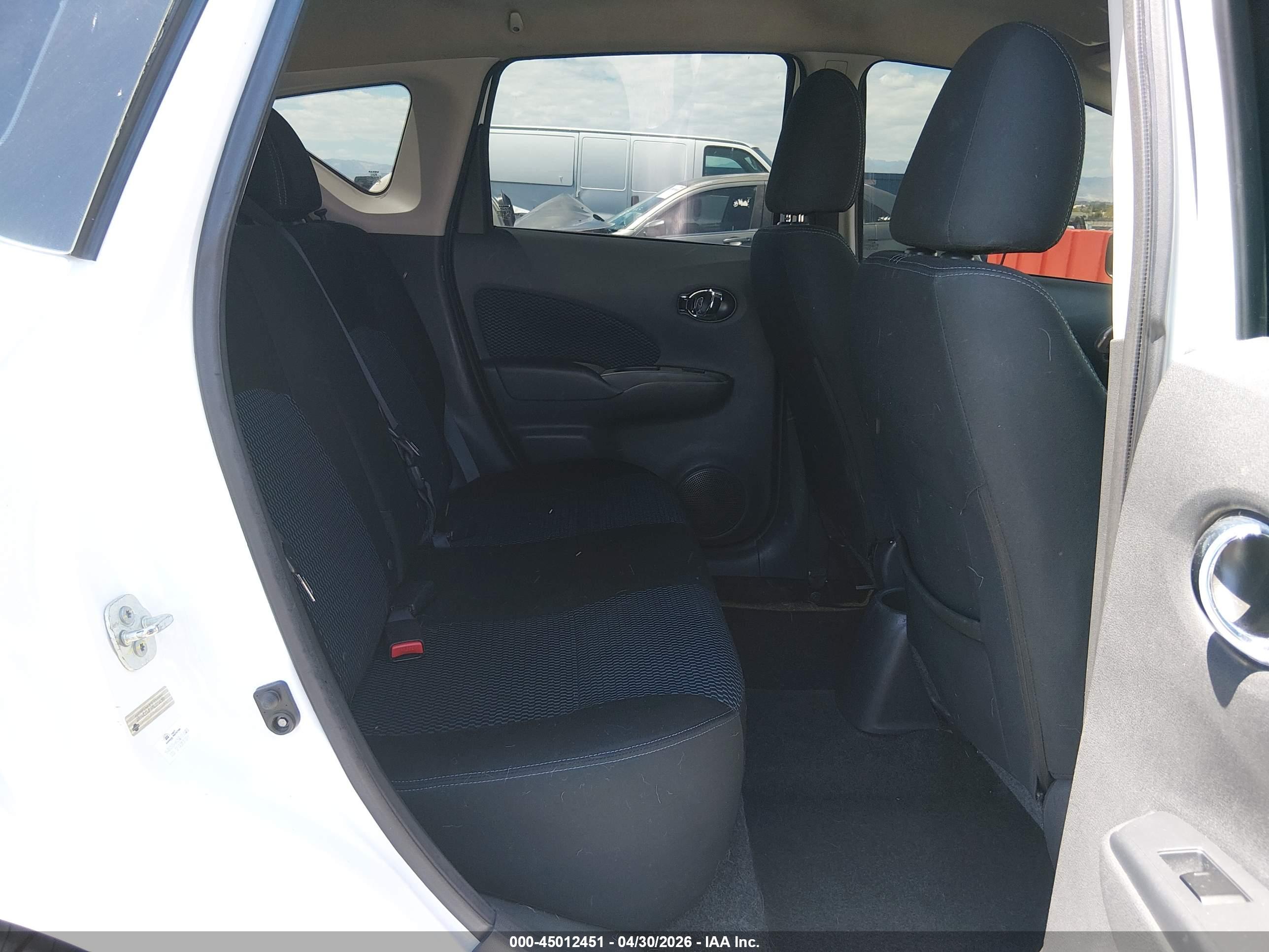 NISSAN VERSA image 8