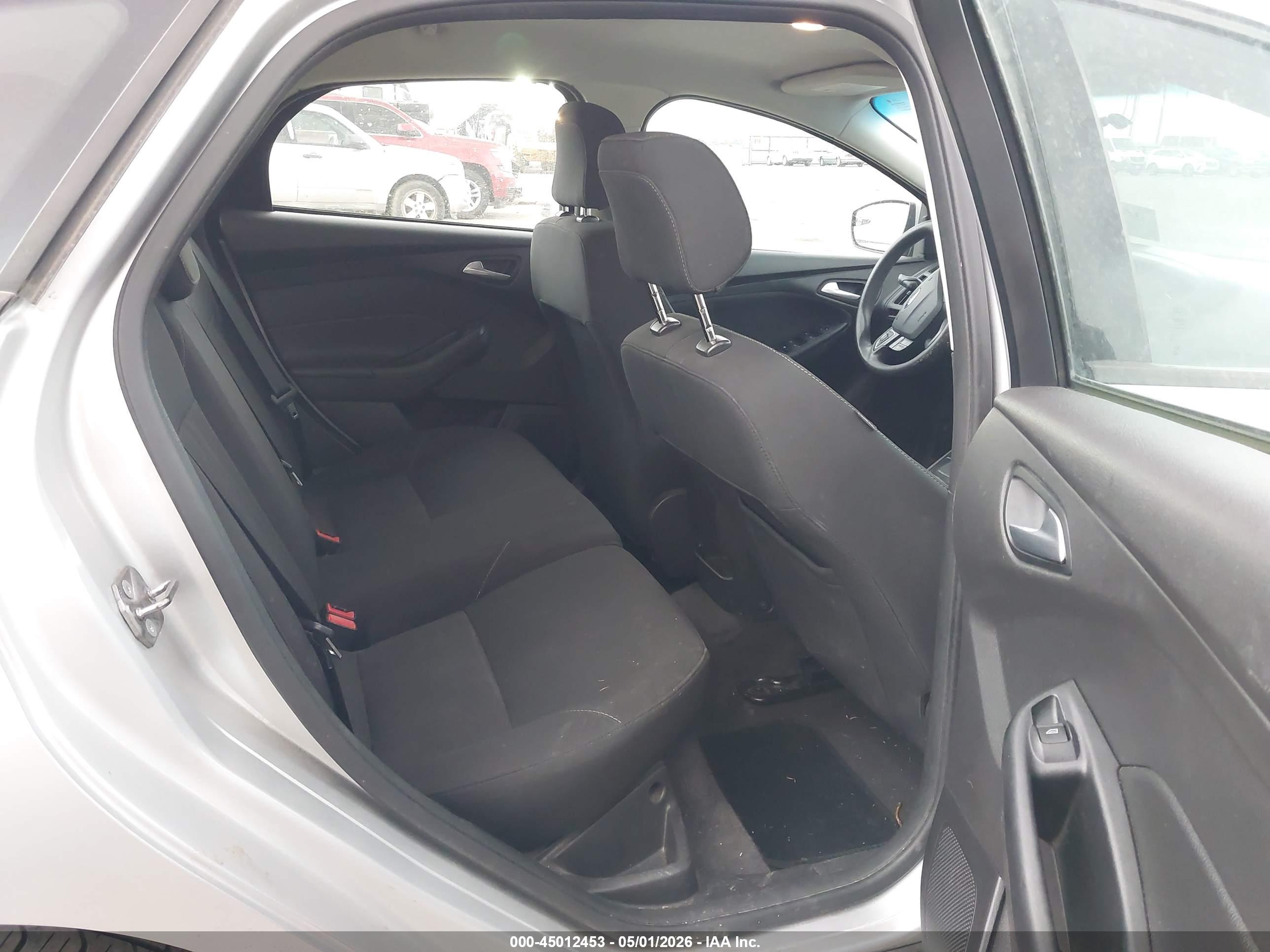 FORD FOCUS image 8