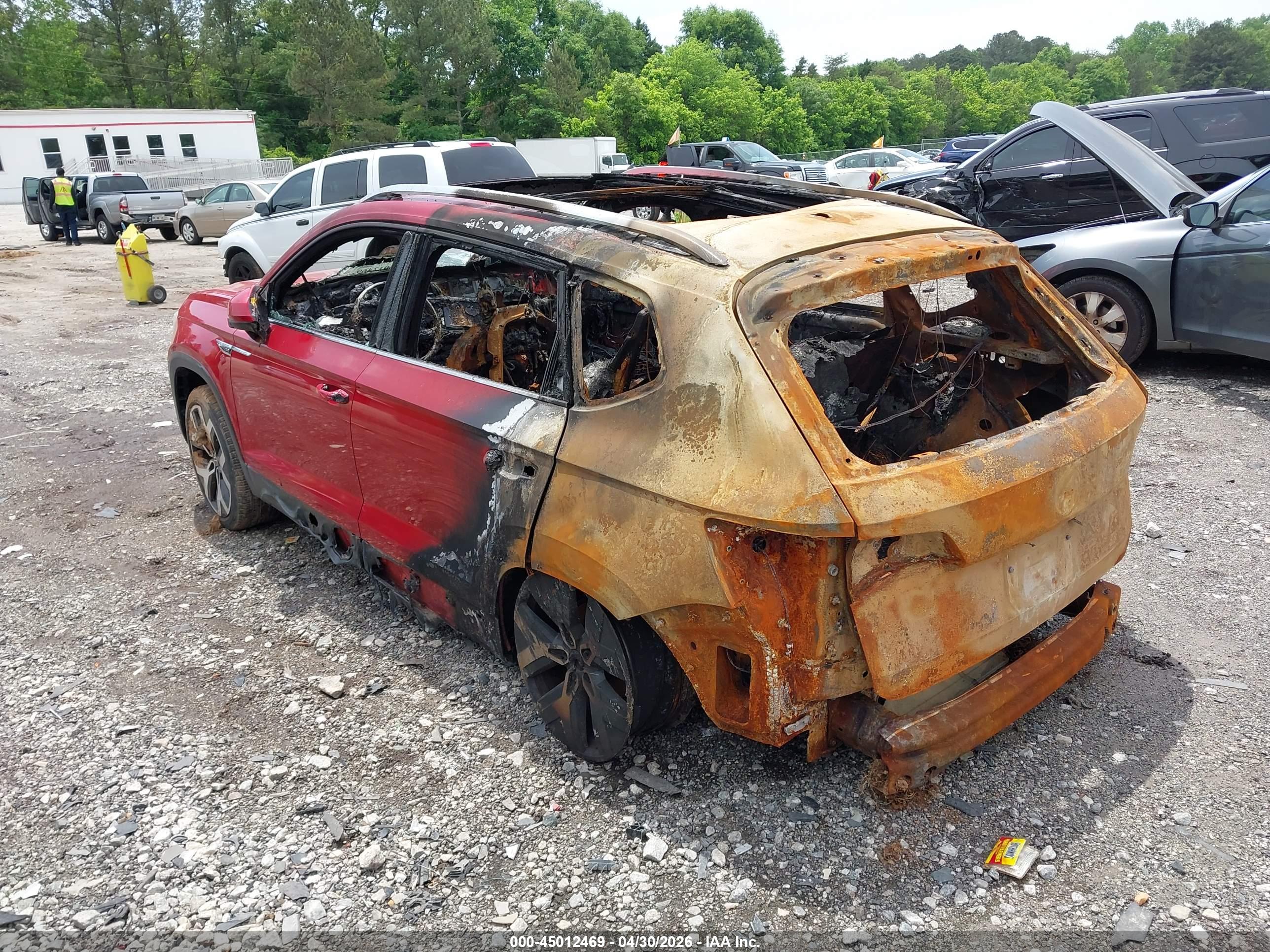 VOLKSWAGEN TAOS image 3