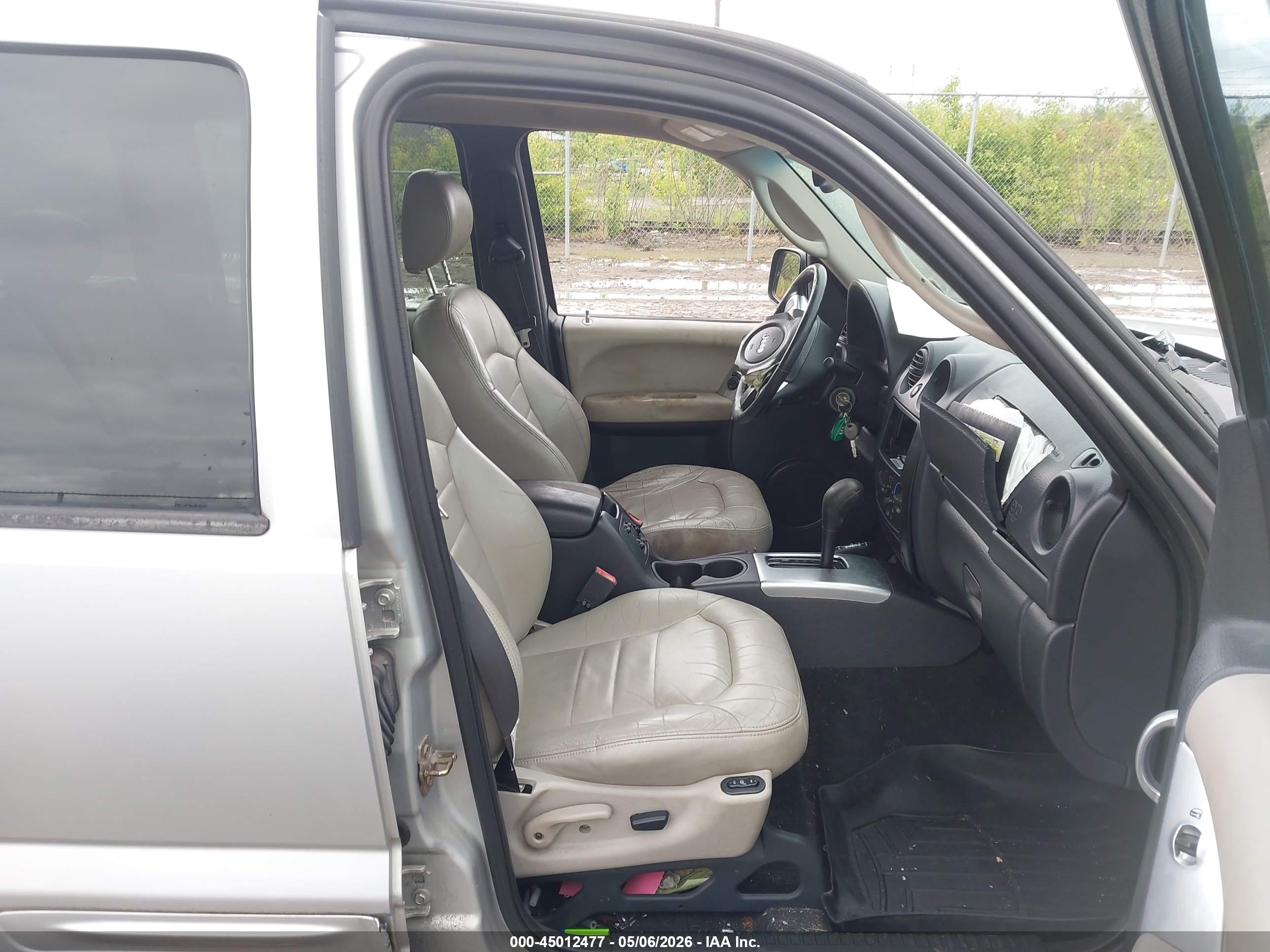 JEEP LIBERTY image 5