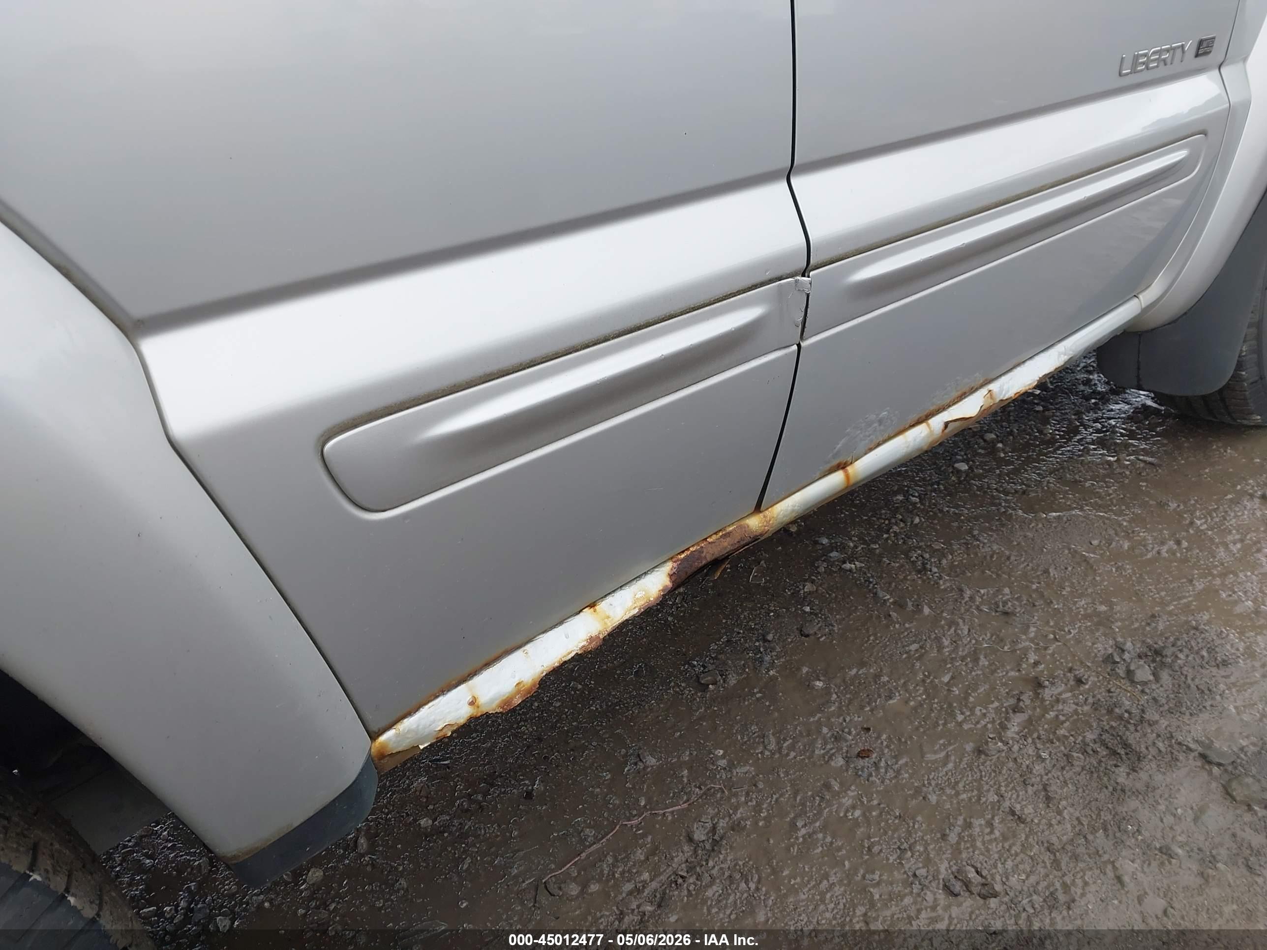 JEEP LIBERTY image 6