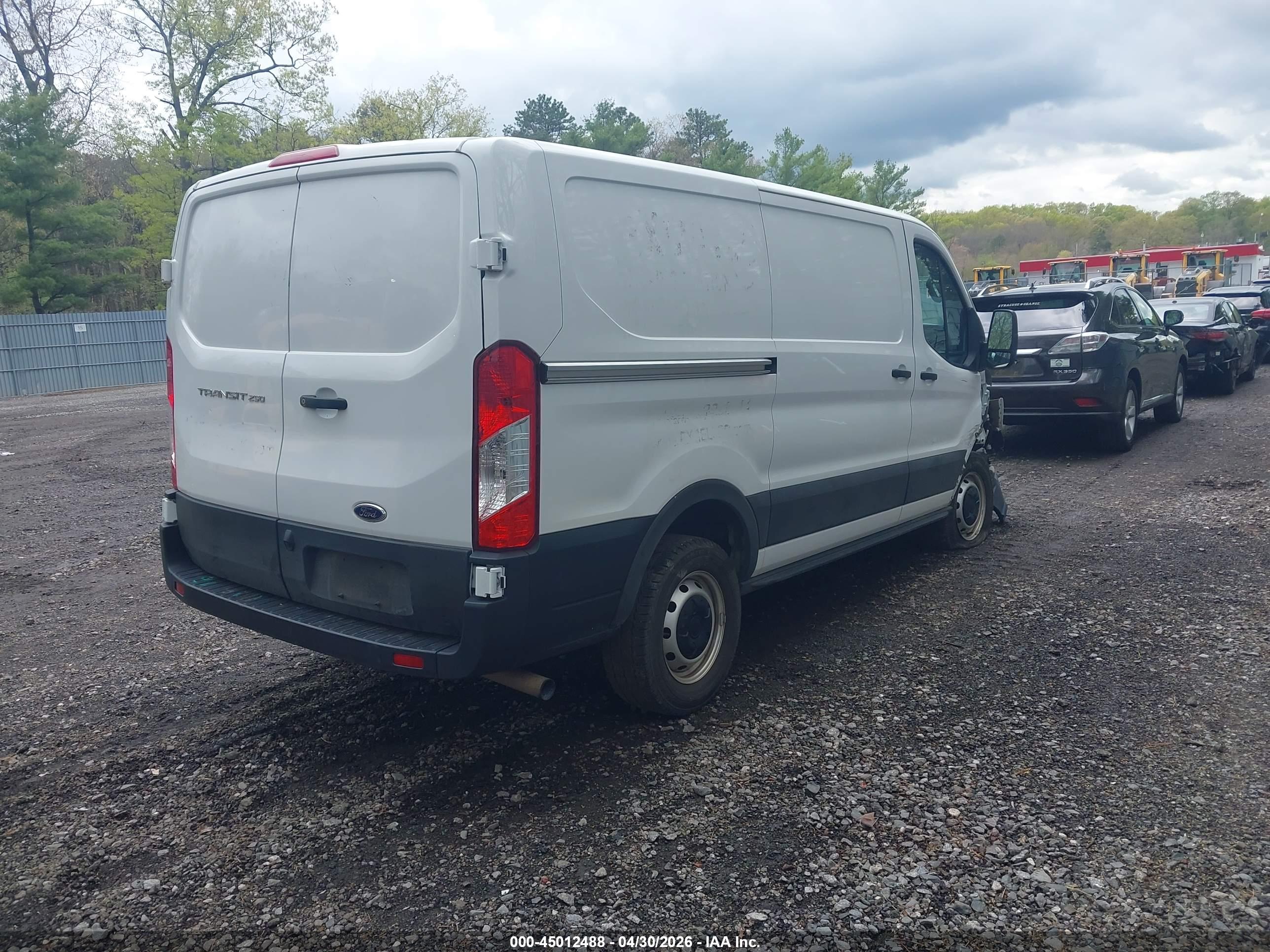 FORD TRANSIT-250 image 4