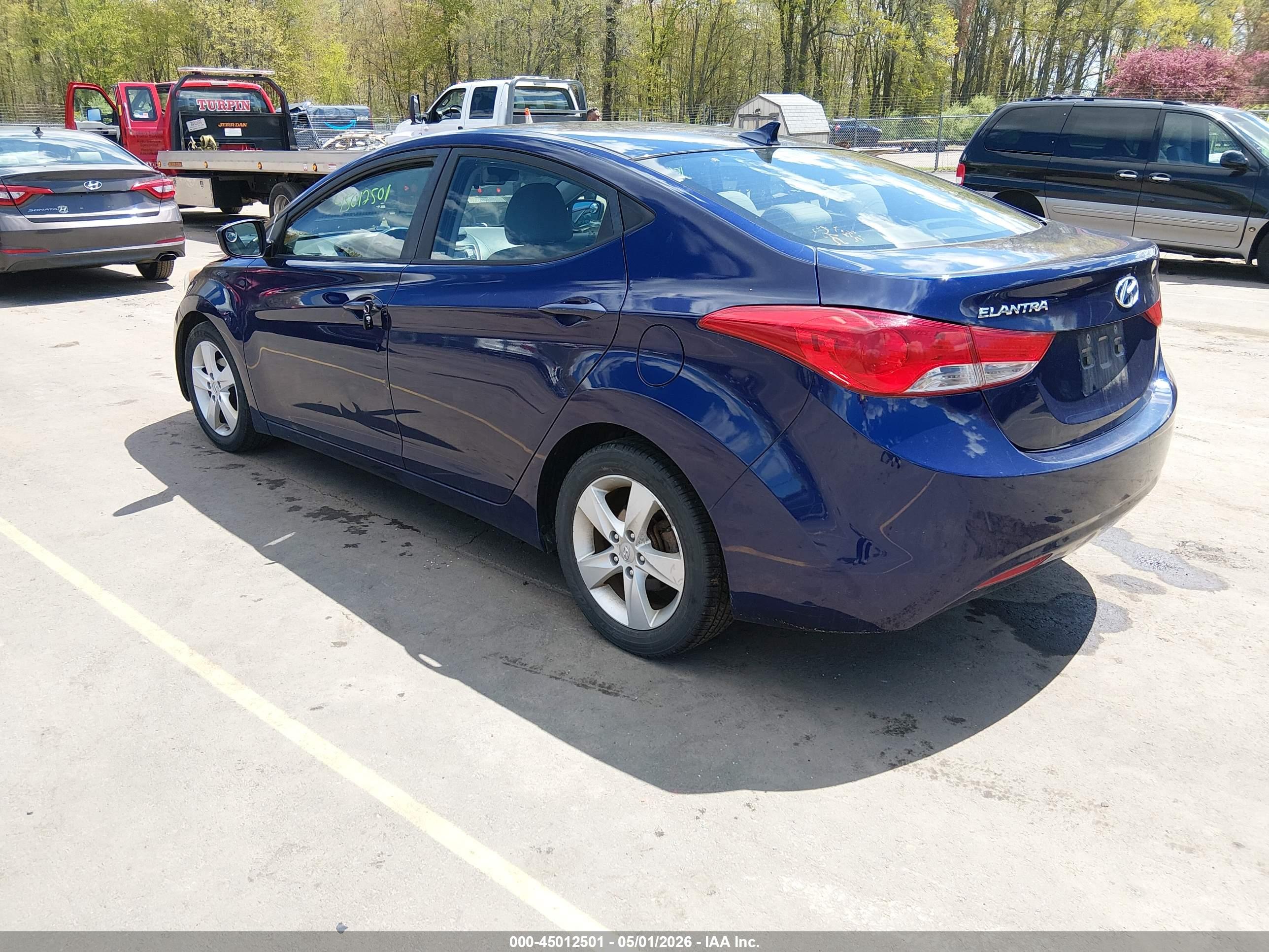 HYUNDAI ELANTRA image 3