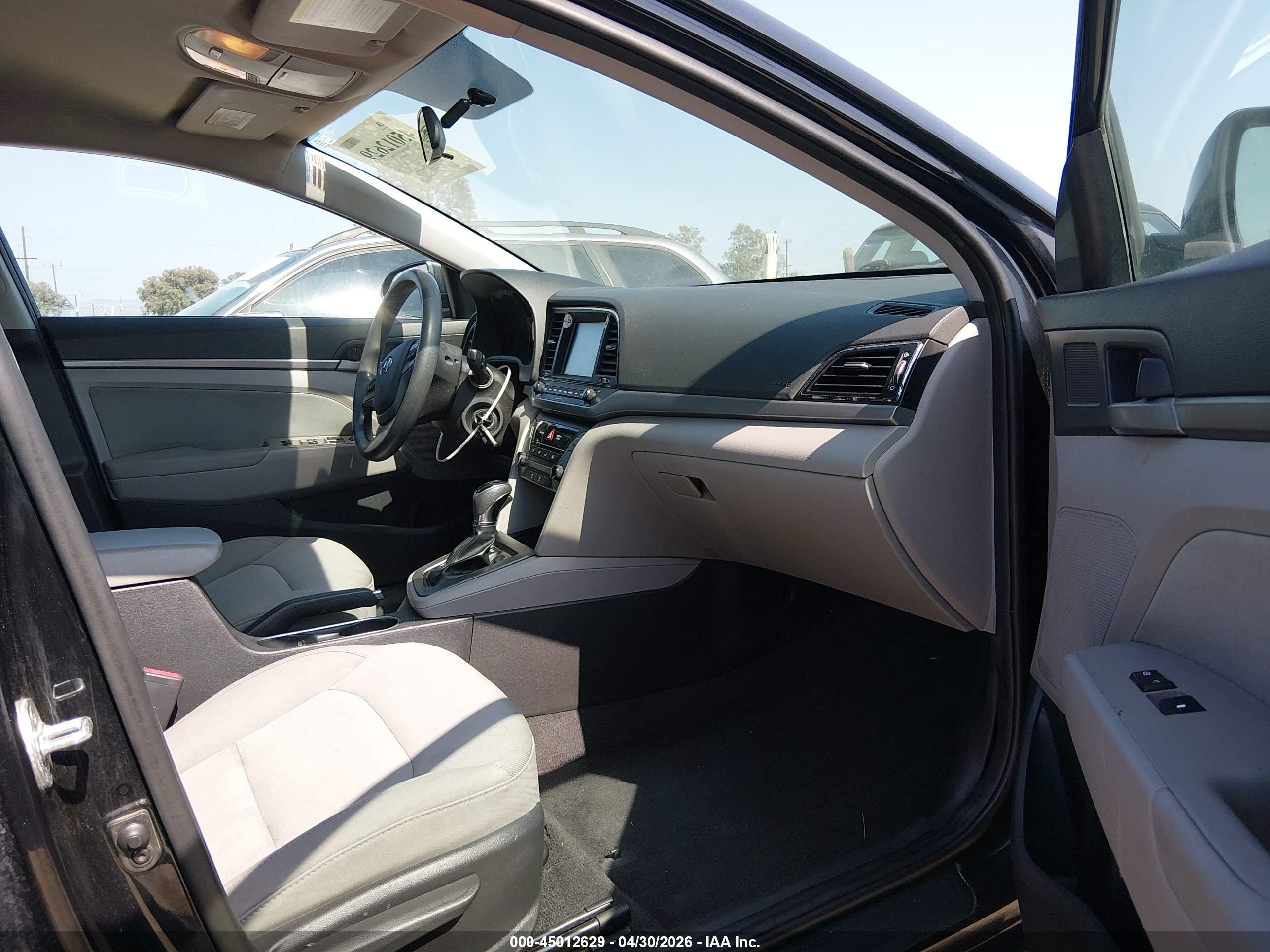HYUNDAI ELANTRA image 5