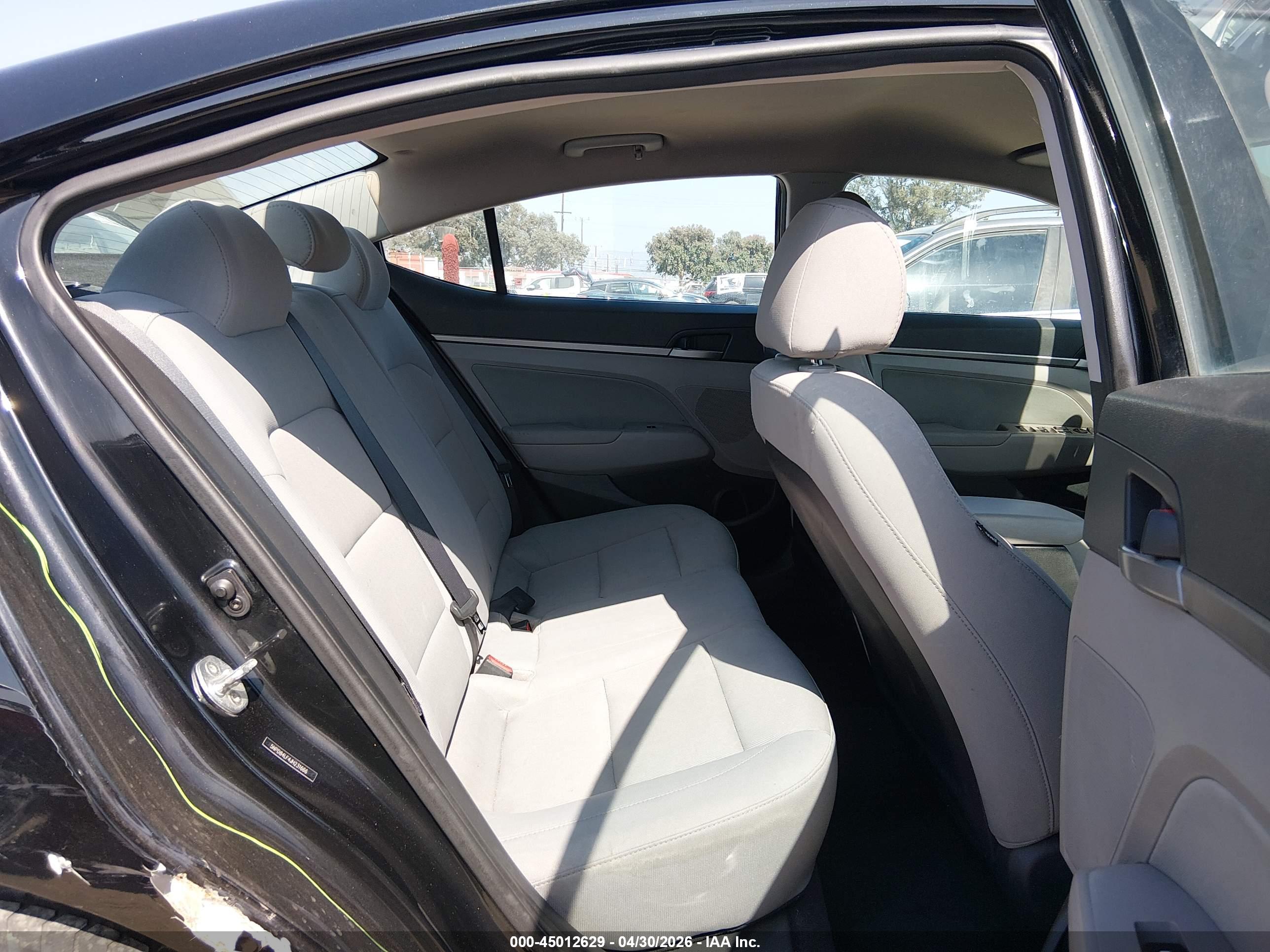 HYUNDAI ELANTRA image 8