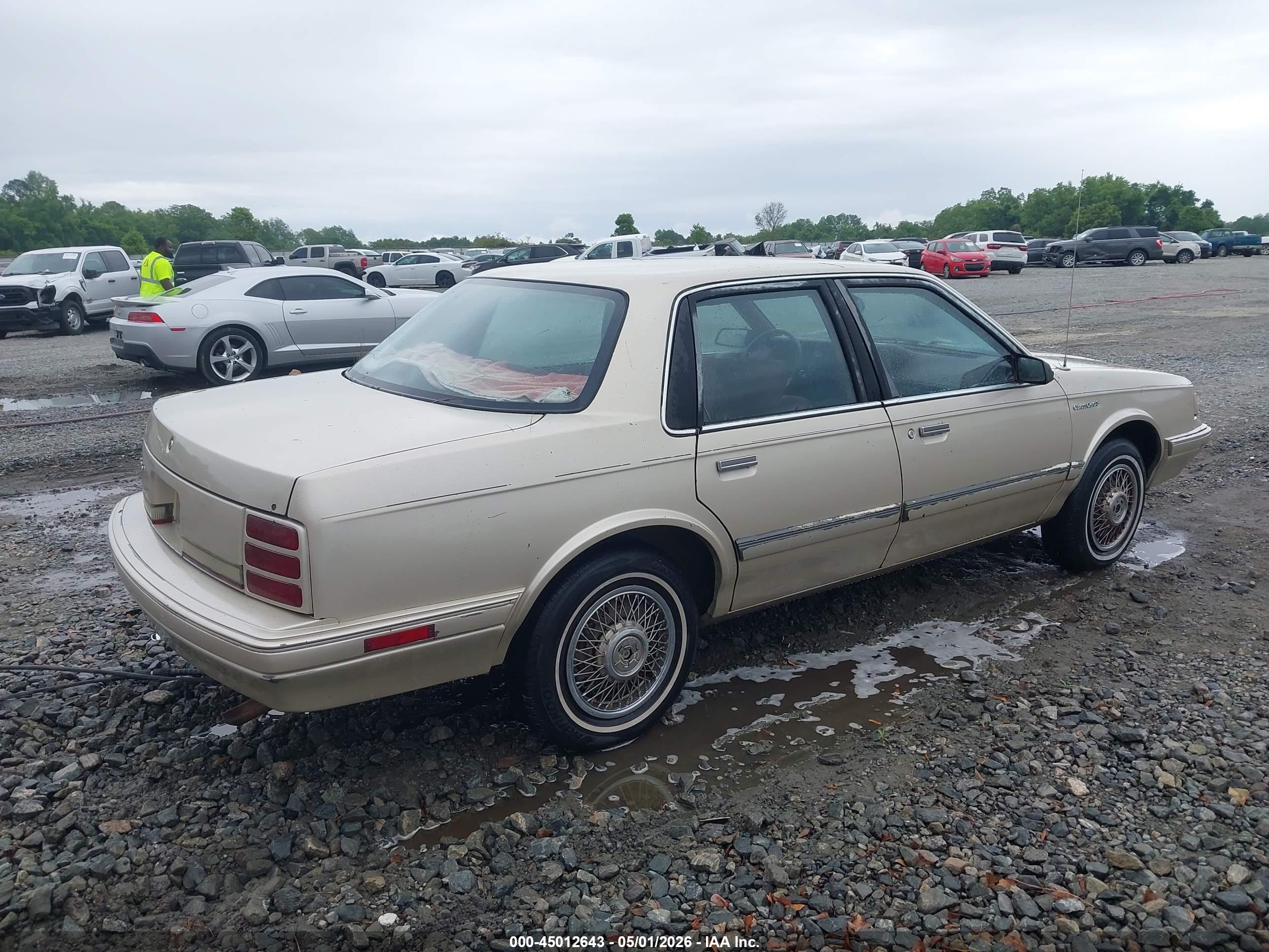 OLDSMOBILE CUTLASS image 4