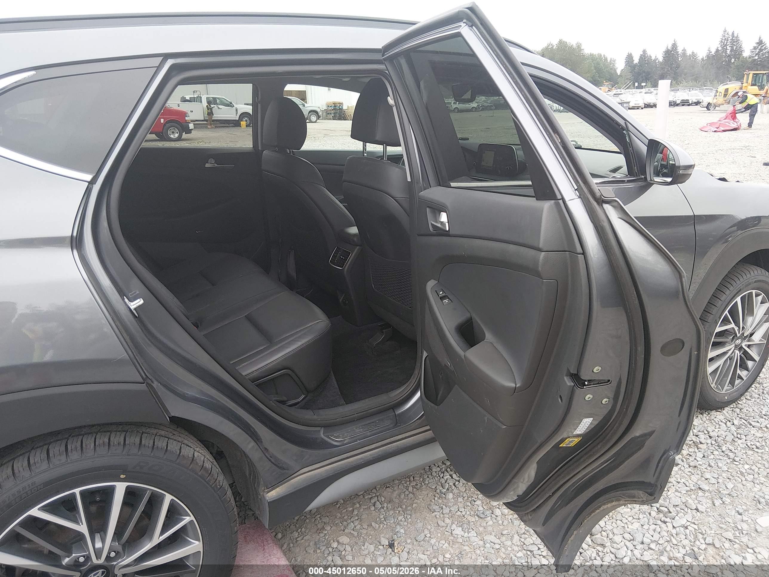 HYUNDAI TUCSON image 8