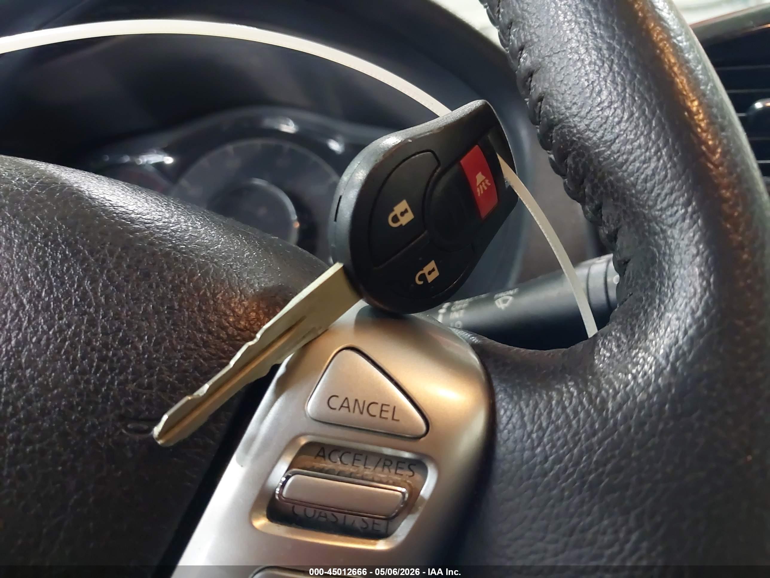 NISSAN VERSA image 11