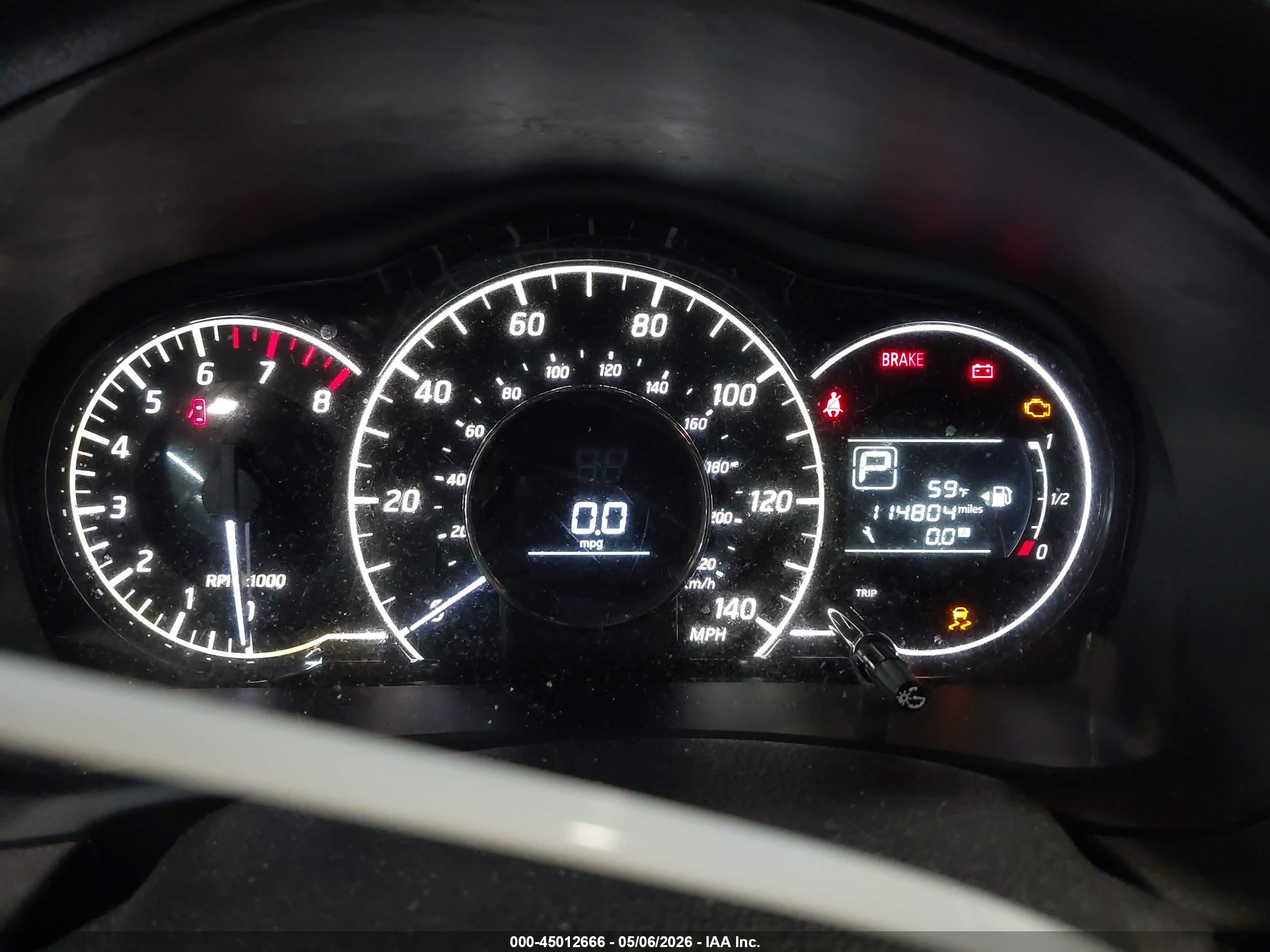 NISSAN VERSA image 7