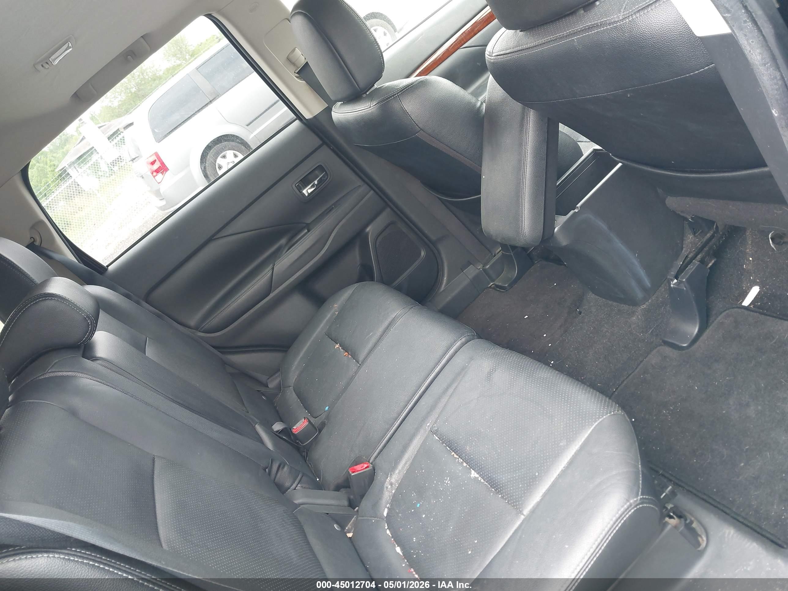 MITSUBISHI OUTLANDER image 8