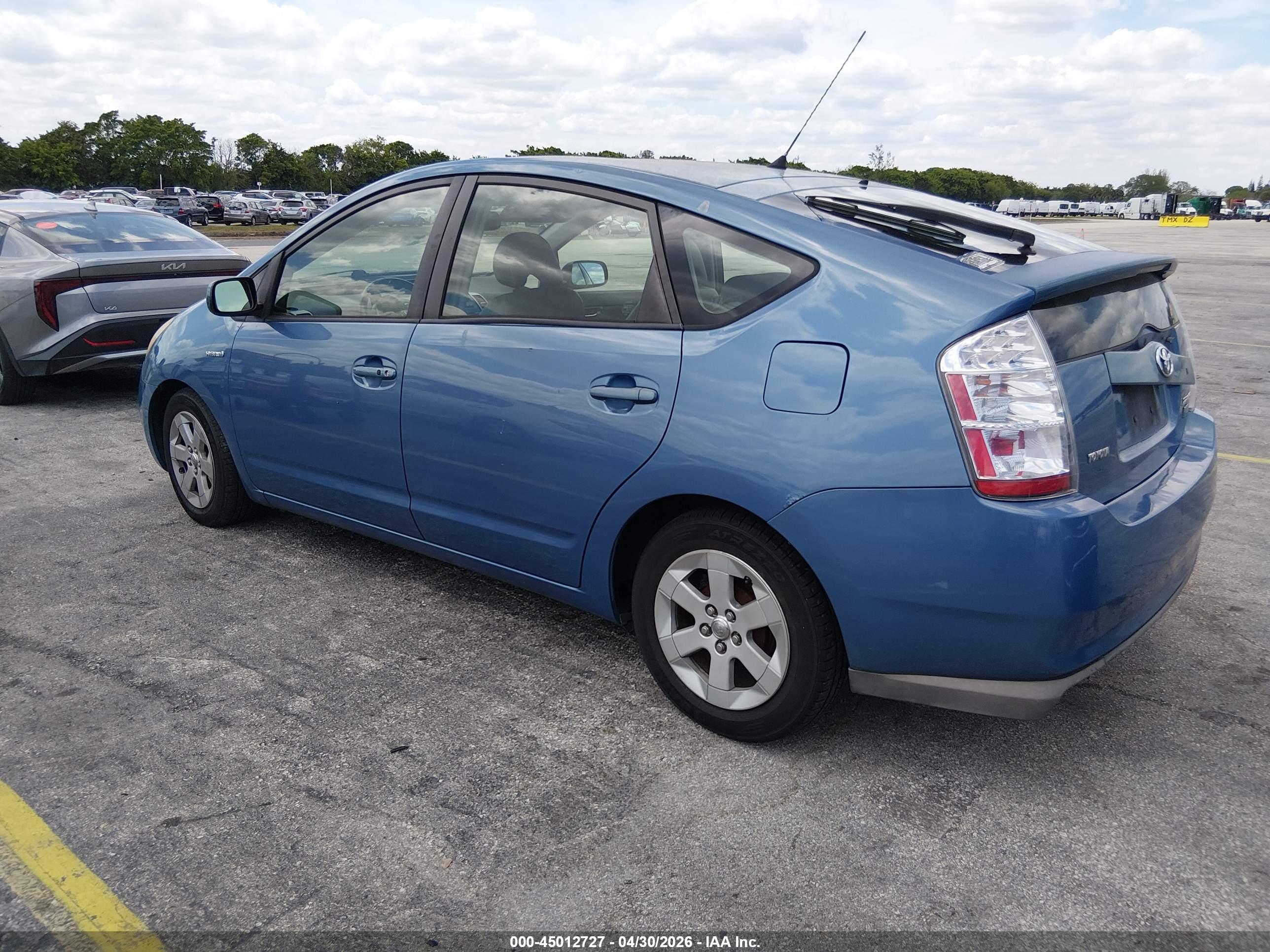 TOYOTA PRIUS image 3