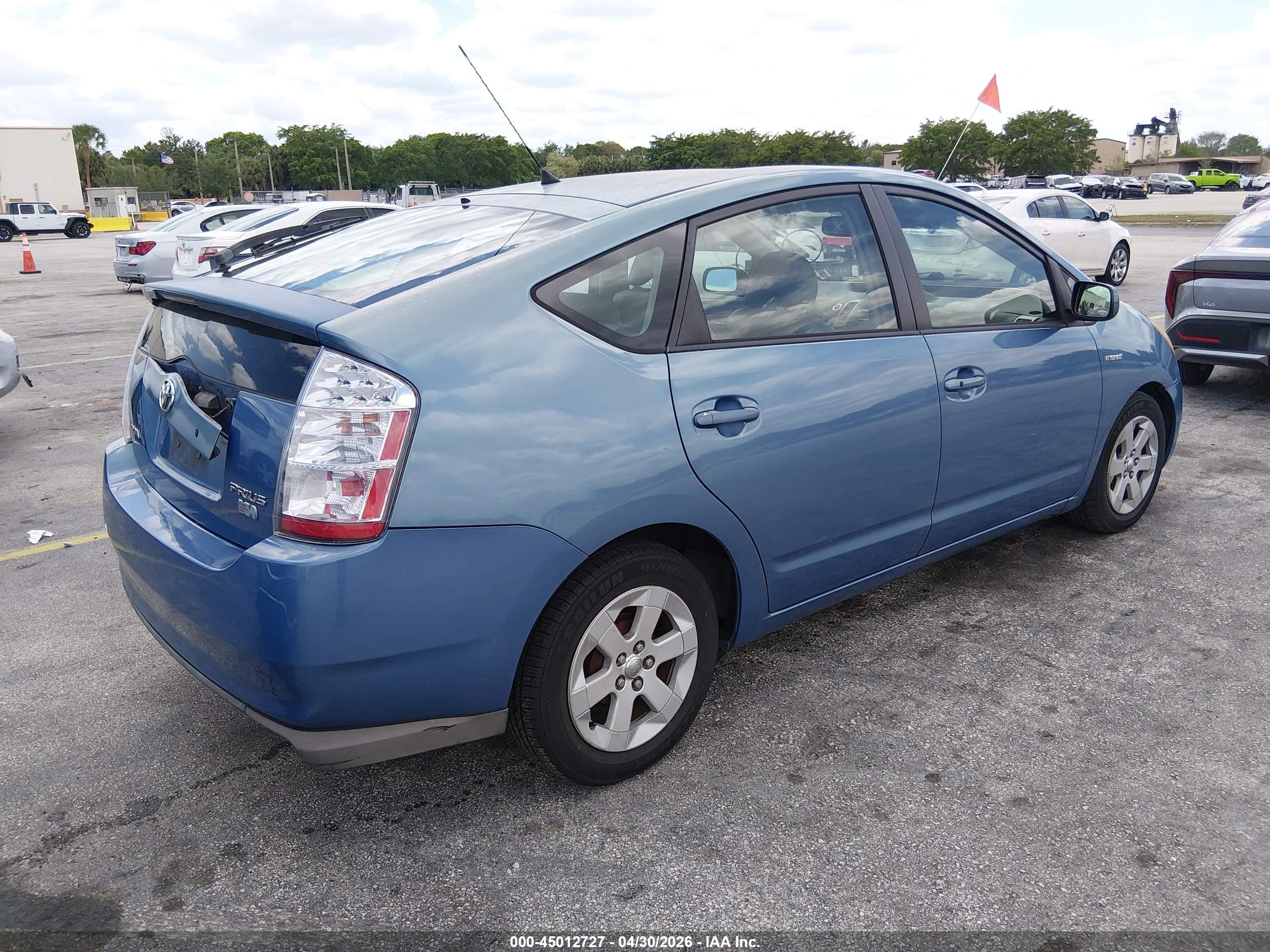 TOYOTA PRIUS image 4
