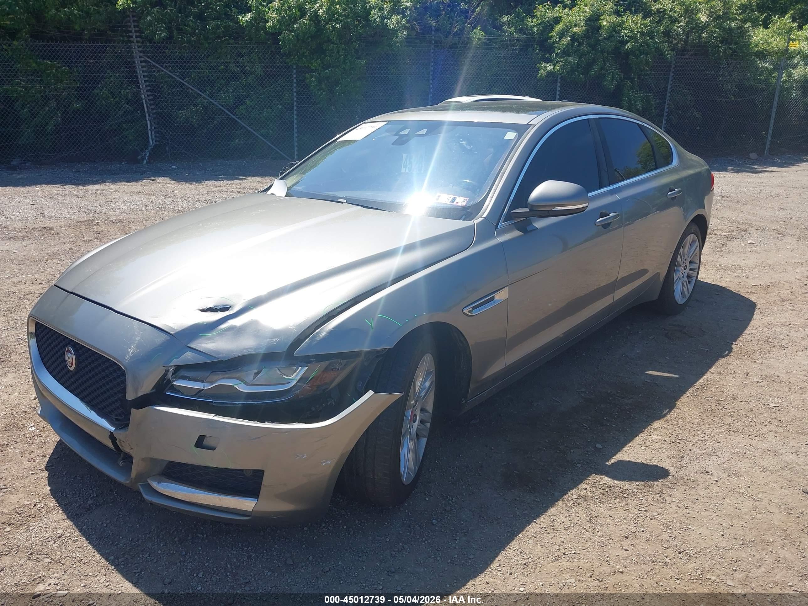 JAGUAR XF image 2